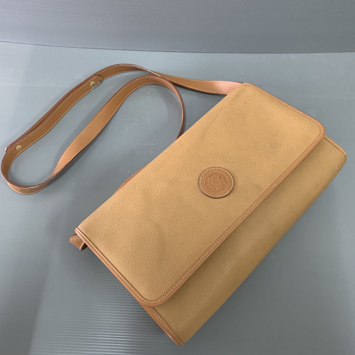 Gucci Authentic Gucci Leather Slingbag/Clucth bag Size ONE SIZE - 2 Thumbnail