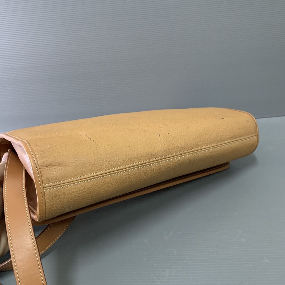 Gucci Authentic Gucci Leather Slingbag/Clucth bag Size ONE SIZE - 8 Thumbnail