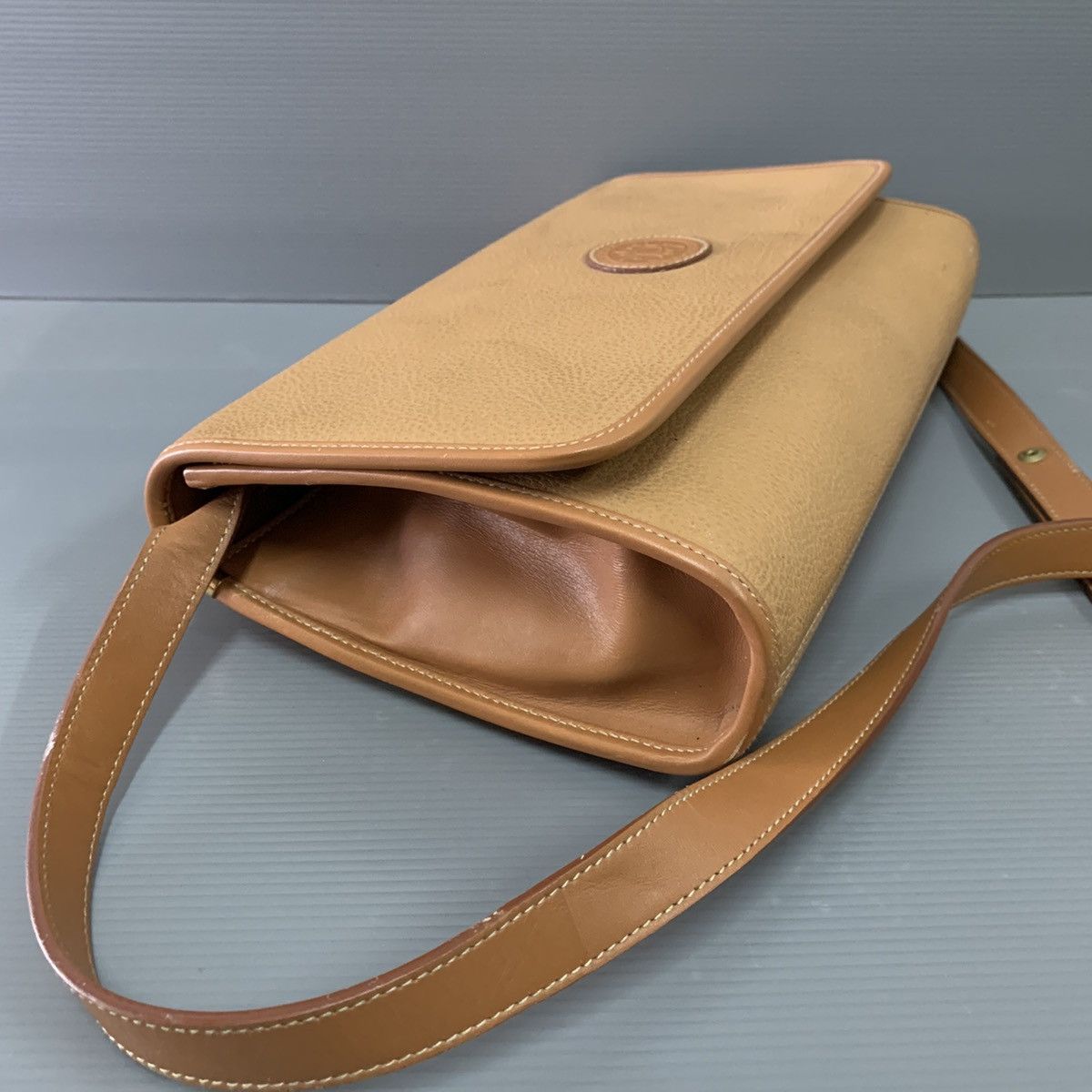 Gucci Authentic Gucci Leather Slingbag/Clucth bag Size ONE SIZE - 4 Thumbnail