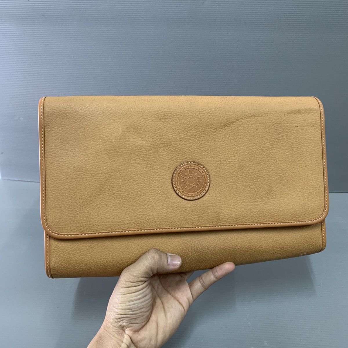 Gucci Authentic Gucci Leather Slingbag/Clucth bag Size ONE SIZE - 15 Thumbnail