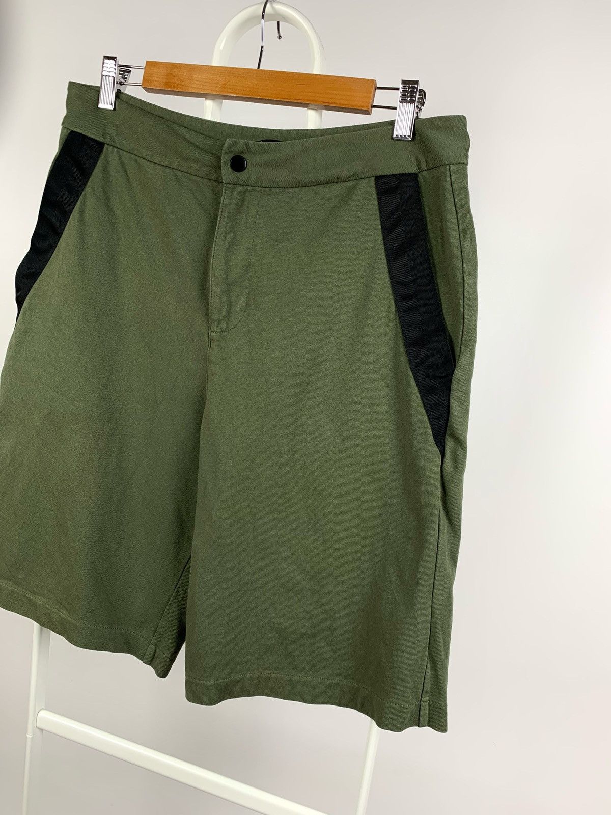 Alexander Wang T By Alexander Wang Khaki Cotton Shorts Size US 32 / EU 48 - 2 Thumbnail