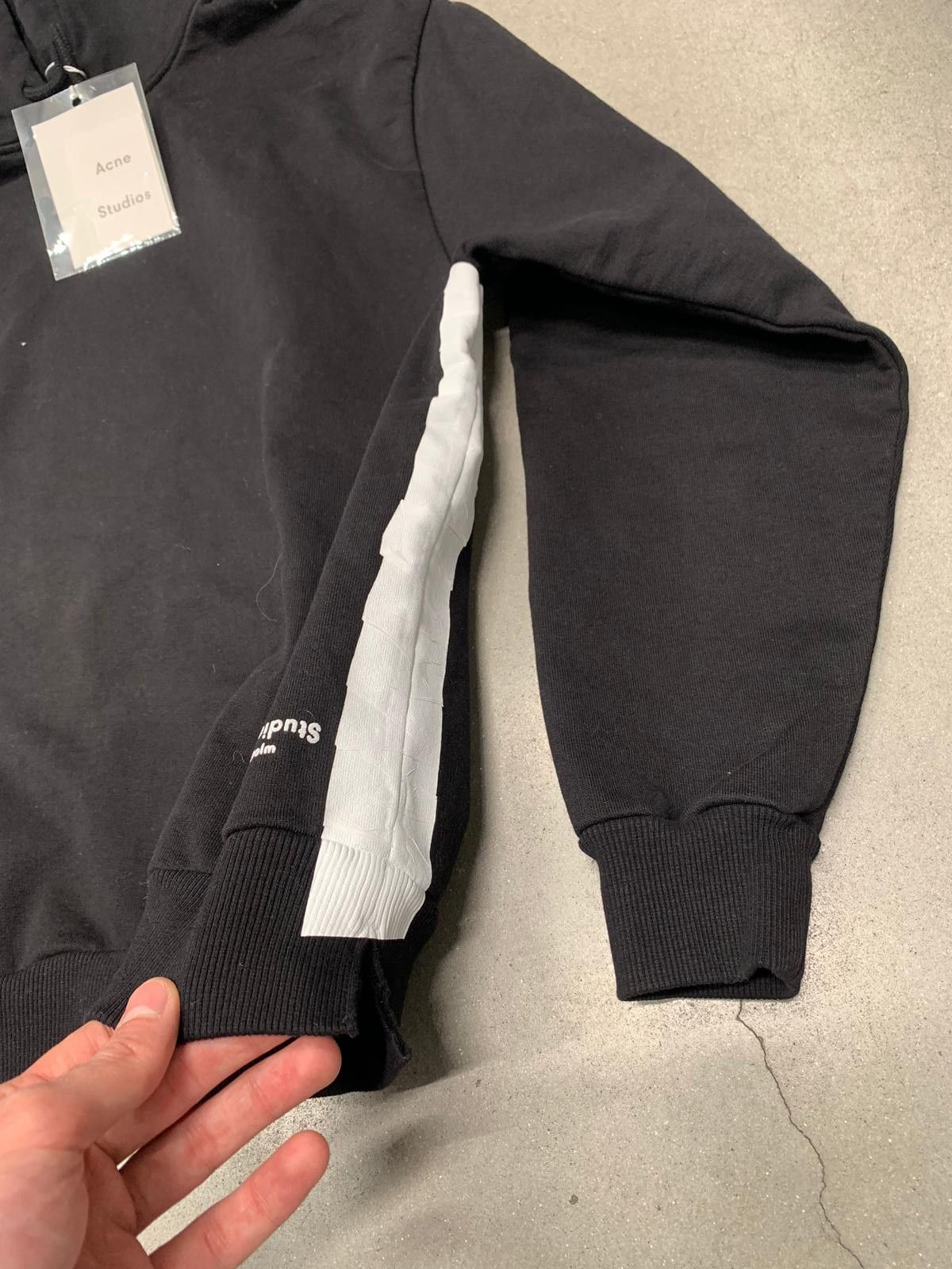 Acne Studios FN-WN-SWEA000089 Hoodie in Black Size US XS / EU 42 / 0 - 5 Thumbnail