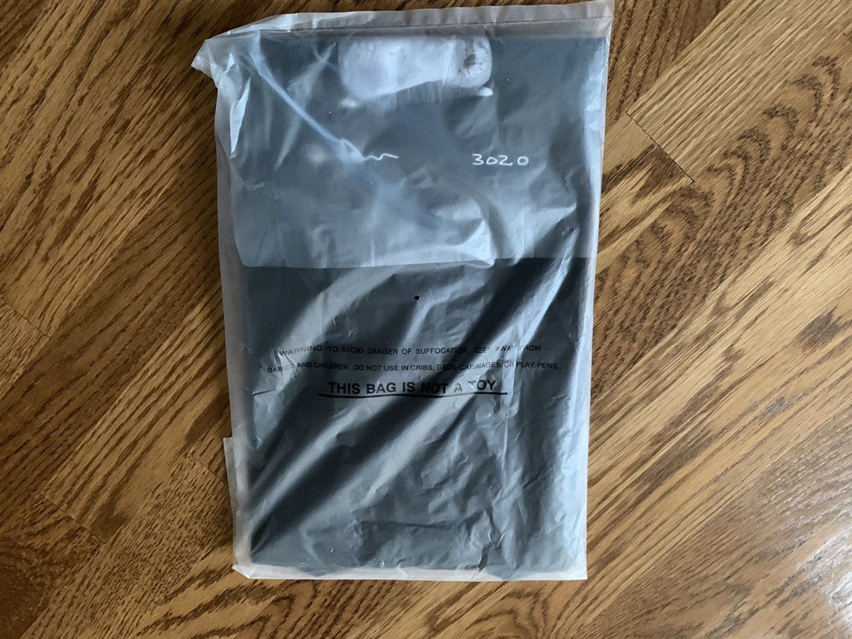 Daniel Arsham × Pokemon × Uniqlo DANIEL ARSHAM X POKEMON UT (SHORT-SLEEVE GRAPHIC T-SHIRT) Size US S / EU 44-46 / 1 - 4 Thumbnail