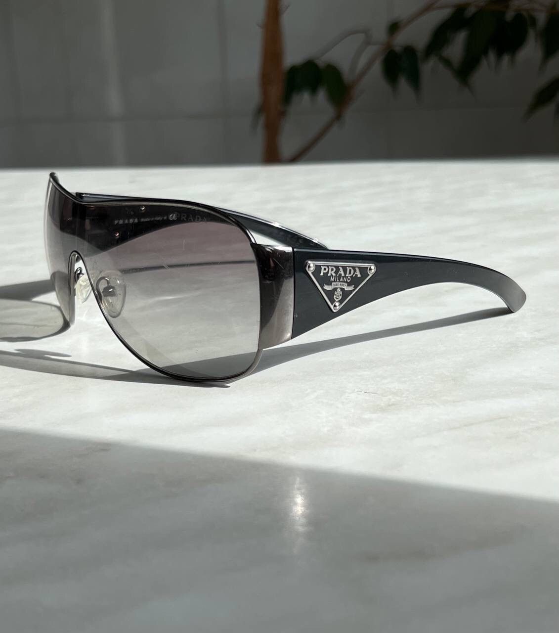 プラダ　PRADA プレート　ロゴ　ローファー　ガラス加工　vintage 美品】 PRADA プラダ ロゴ型押し コインローファー 25.5cm
