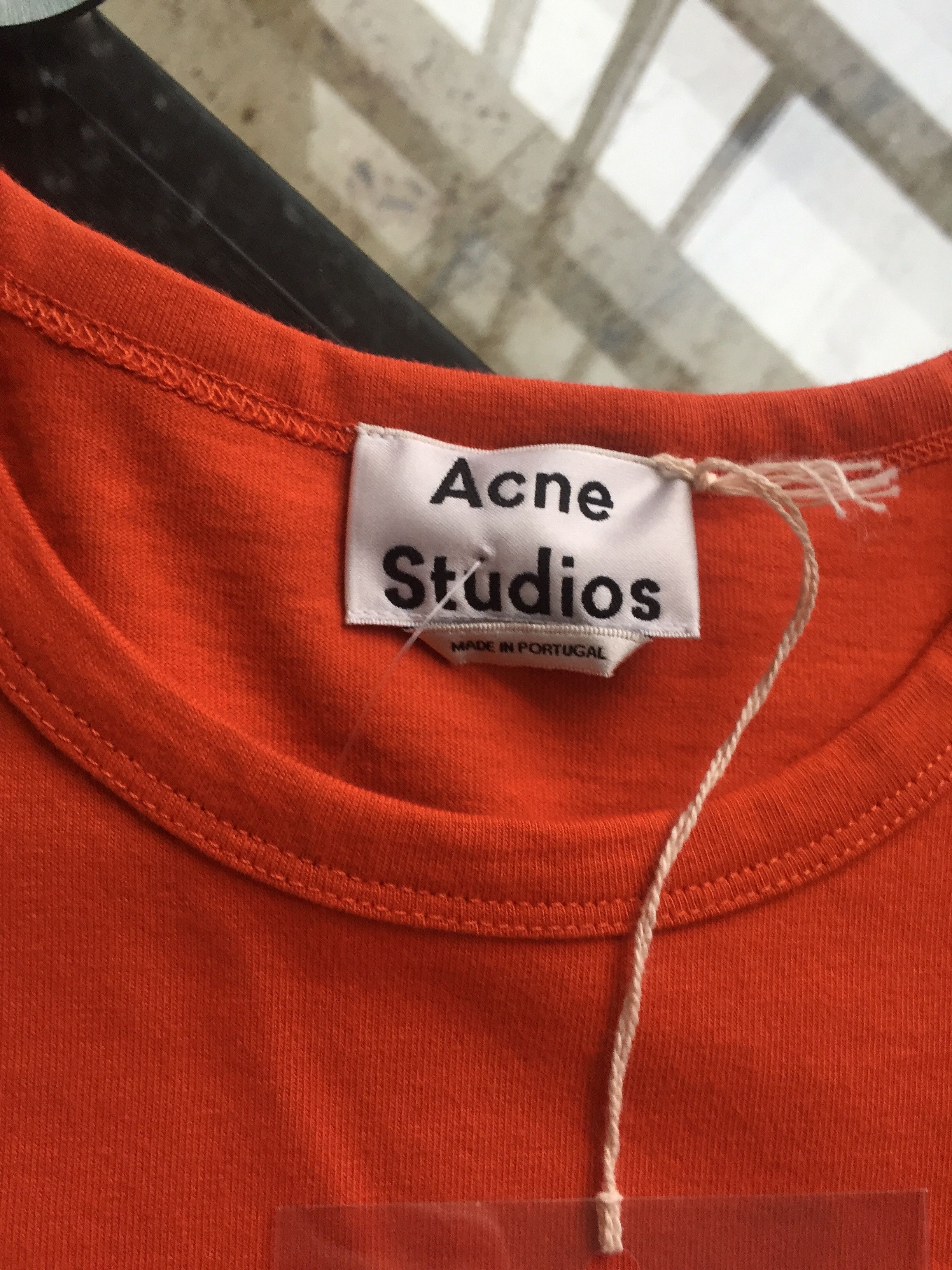 Acne Studios L/S "Tage" Coral Red Tee Size US S / EU 44-46 / 1 - 5 Thumbnail