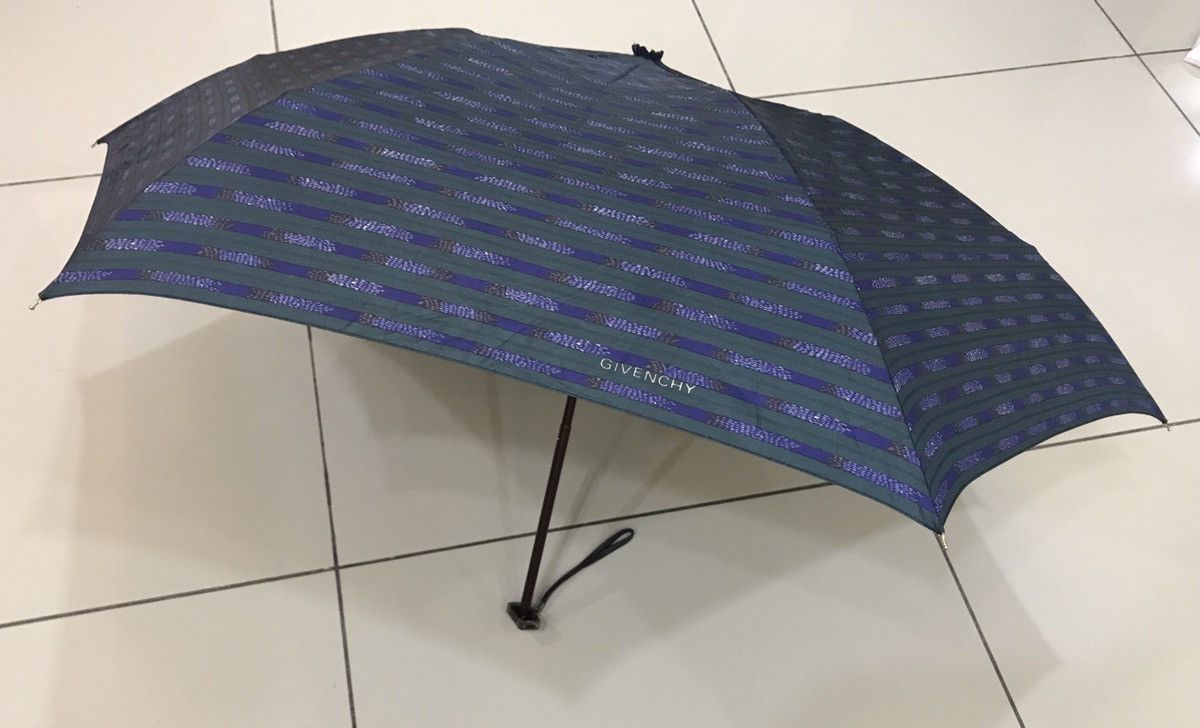 Givenchy × Vintage Vintage 90s Givenchy Personal Umbrella Size ONE SIZE - 1 Thumbnail