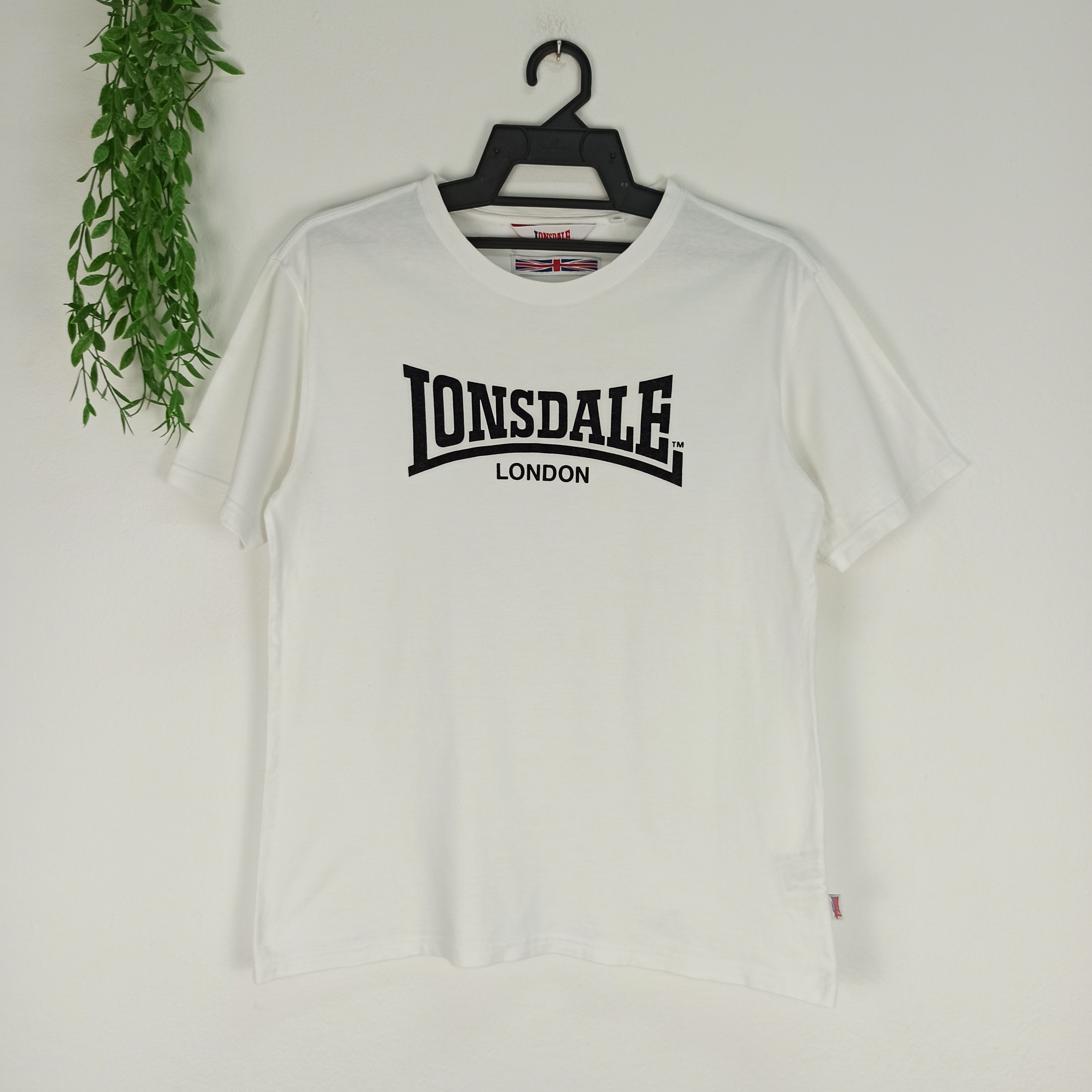 Lonsdale Rare Lonsdale Spell Out Logo Tshirt Size US S / EU 44-46 / 1 - 1 Thumbnail
