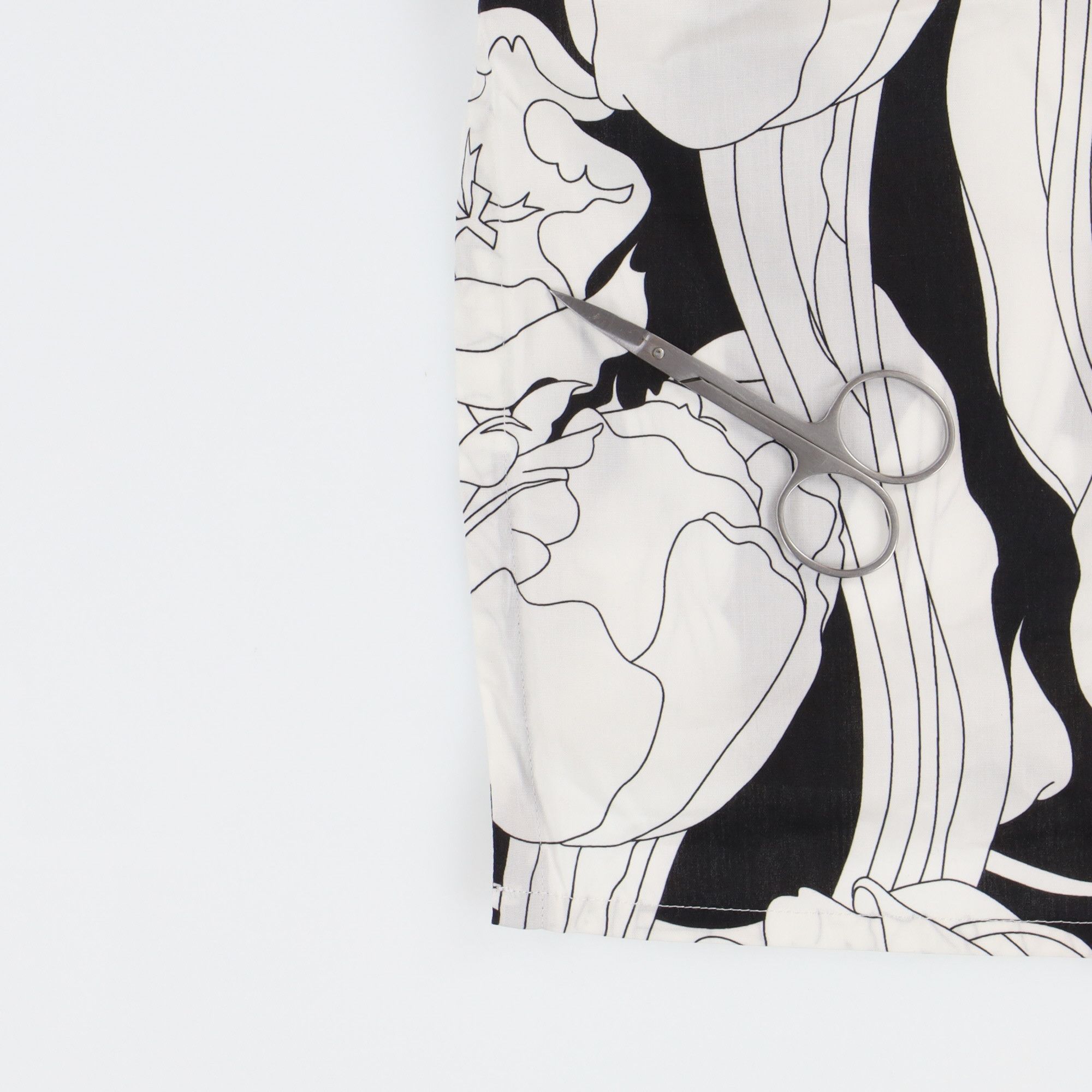 Givenchy Black And White Floral Short Sleeve Shirt Size US S / EU 44-46 / 1 - 9 Thumbnail