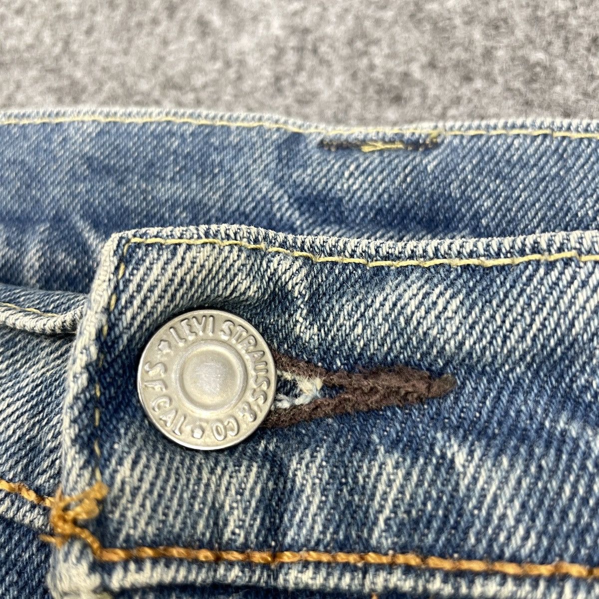 Levi's × Vintage Vintage Distressed Levi's 504 Faded Blue Jeans wc-227 Size US 32 / EU 48 - 7 Thumbnail