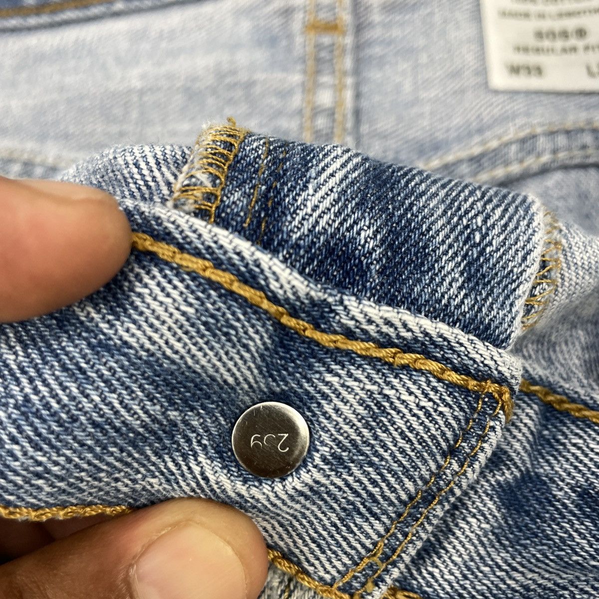 Levi's × Vintage Vintage Distressed Levi's 505 Light Blue Wash Size US 33 - 10 Thumbnail