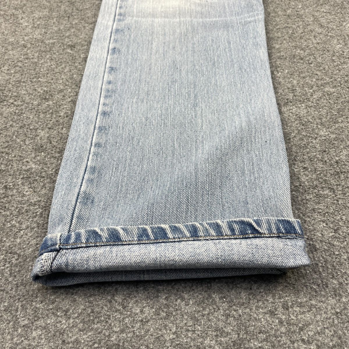 Levi's × Vintage Vintage Distressed Levi's 505 Light Blue Wash Size US 33 - 7 Thumbnail