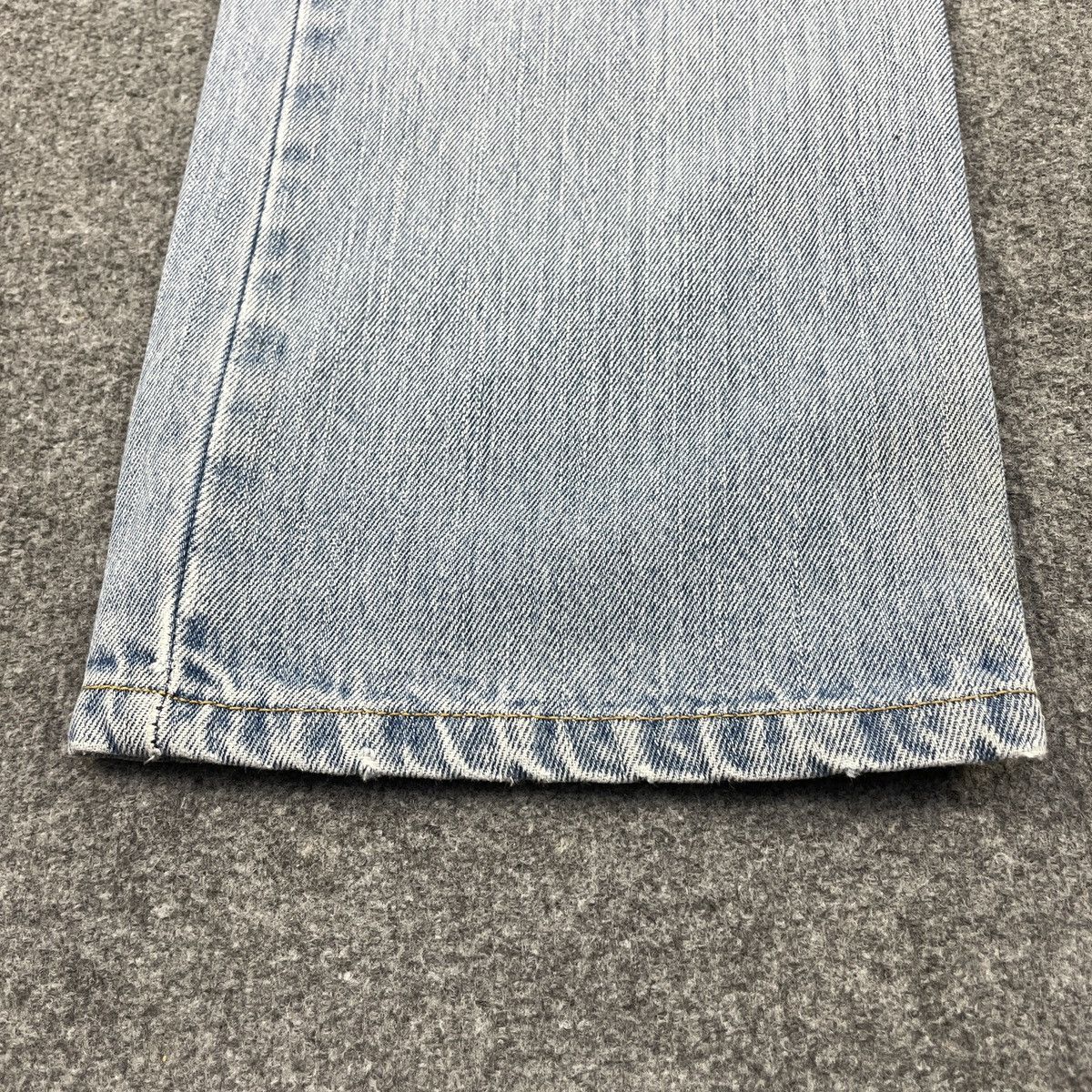 Levi's × Vintage Vintage Distressed Levi's 505 Light Blue Wash Size US 33 - 6 Thumbnail