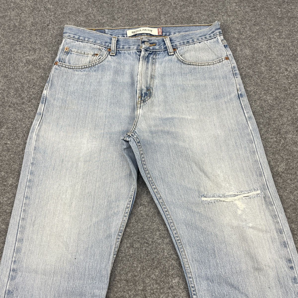 Levi's × Vintage Vintage Distressed Levi's 505 Light Blue Wash Size US 33 - 4 Thumbnail