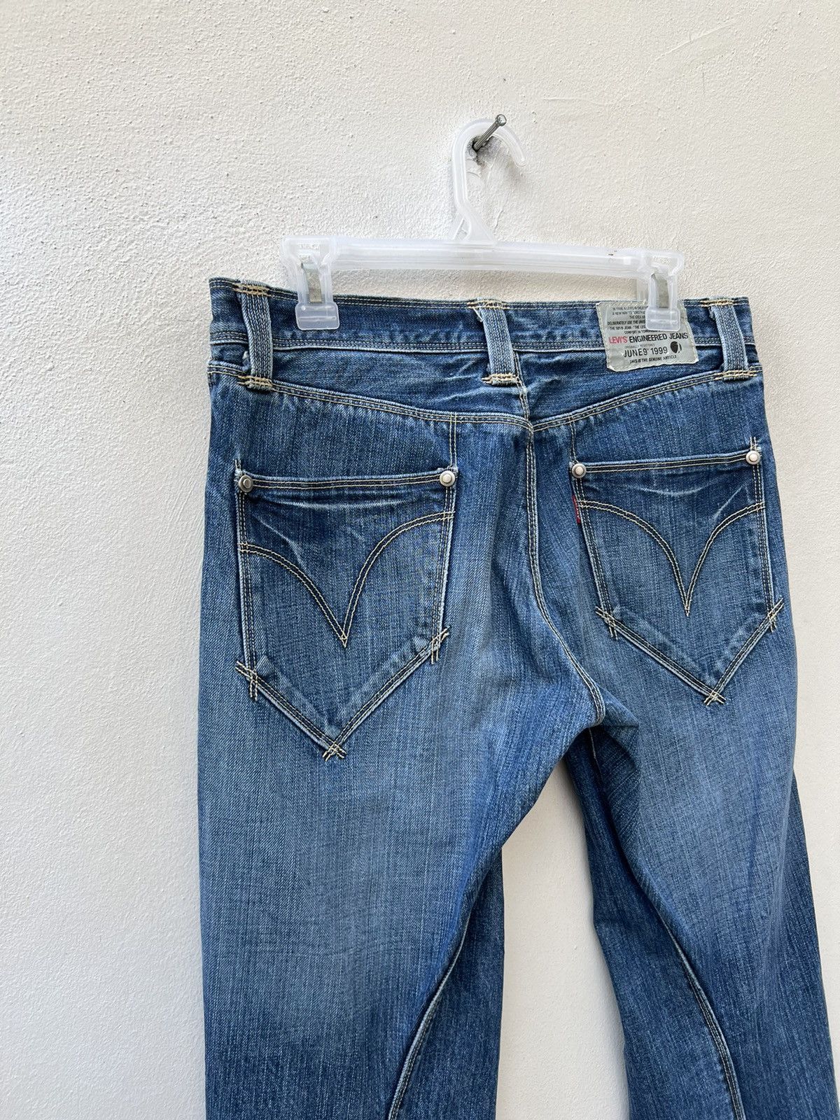 Japanese Brand × Levi's × Vintage Vintage 2002 Levi’s Engineered Fade Denim Bootcut Jeans Size US 31 - 15 Thumbnail