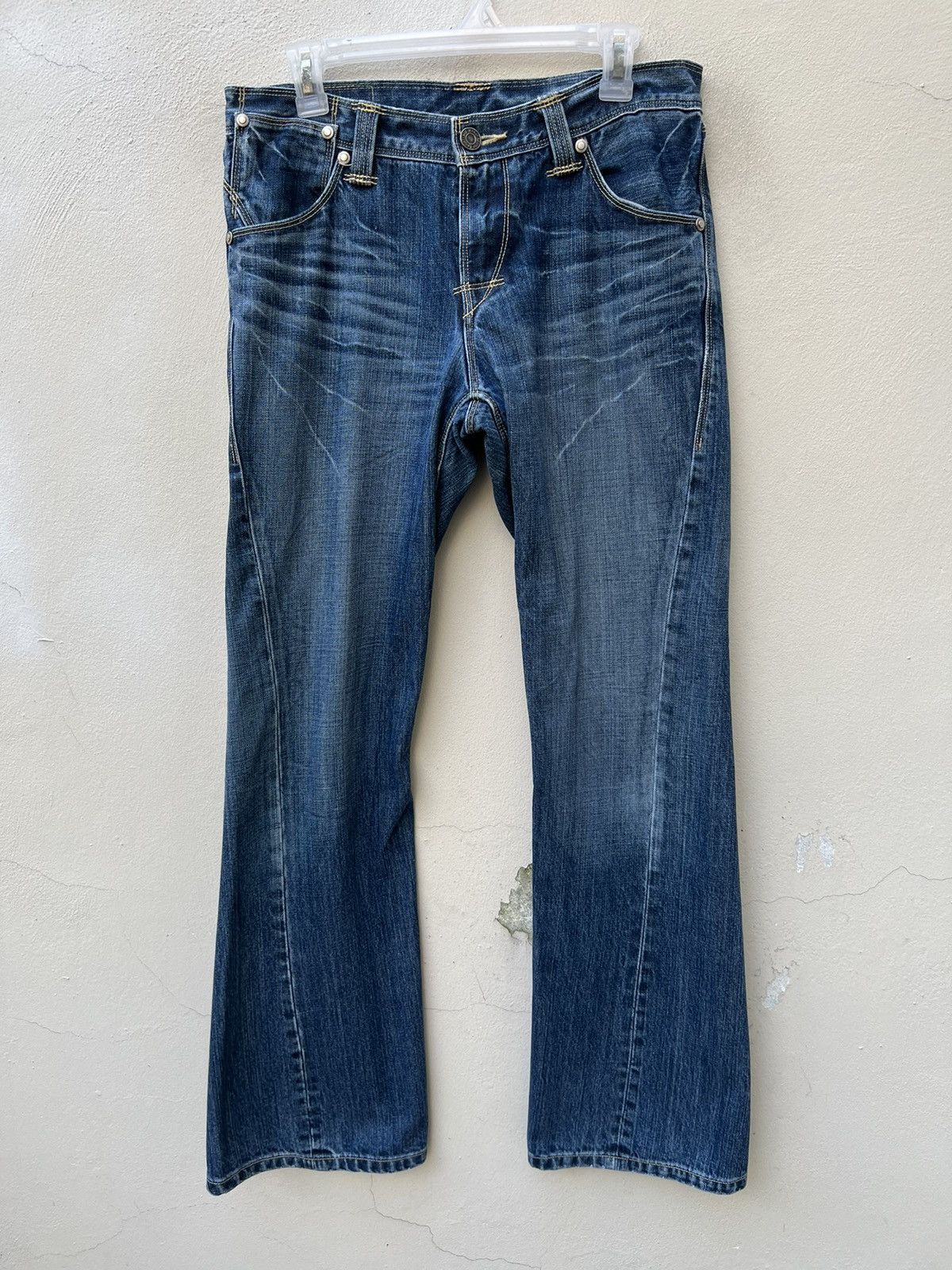 Japanese Brand × Levi's × Vintage Vintage 2002 Levi’s Engineered Fade Denim Bootcut Jeans Size US 31 - 6 Thumbnail
