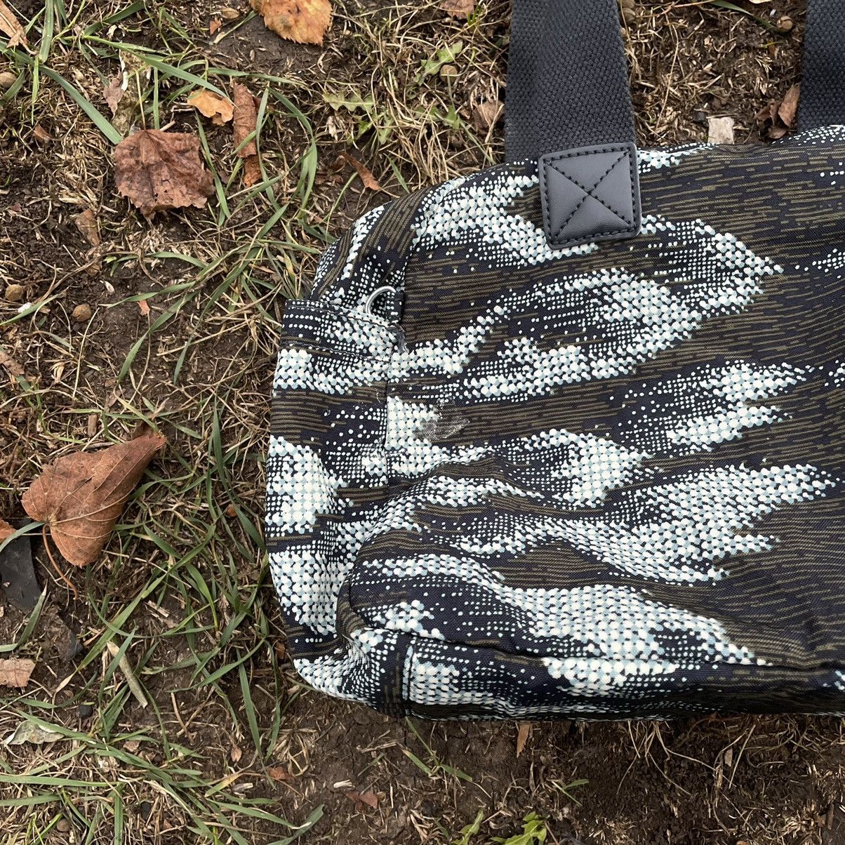 Vintage Vintage Y2K Kipling Knit Tote Bag Black White All Over Print Size ONE SIZE - 3 Thumbnail