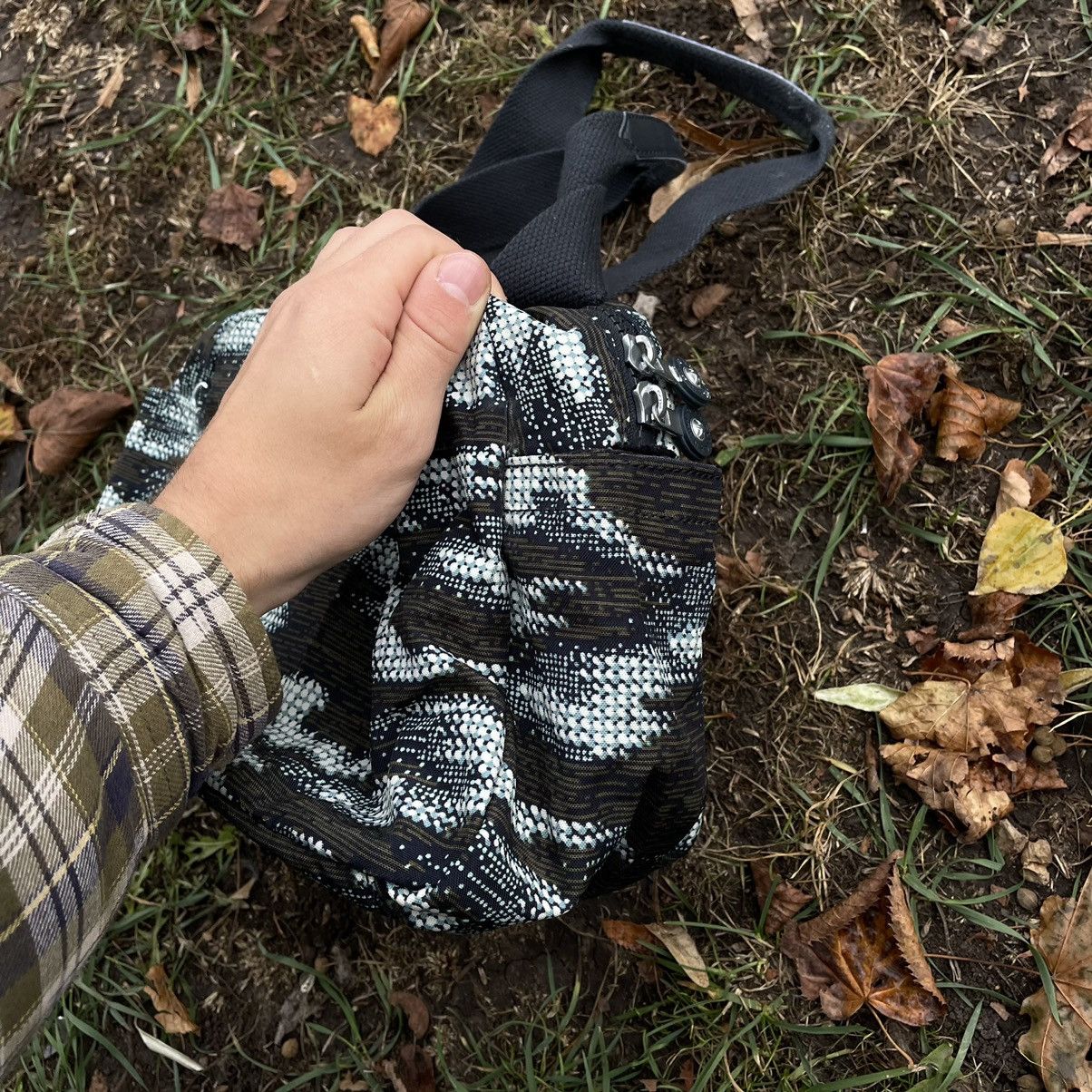 Vintage Vintage Y2K Kipling Knit Tote Bag Black White All Over Print Size ONE SIZE - 2 Thumbnail