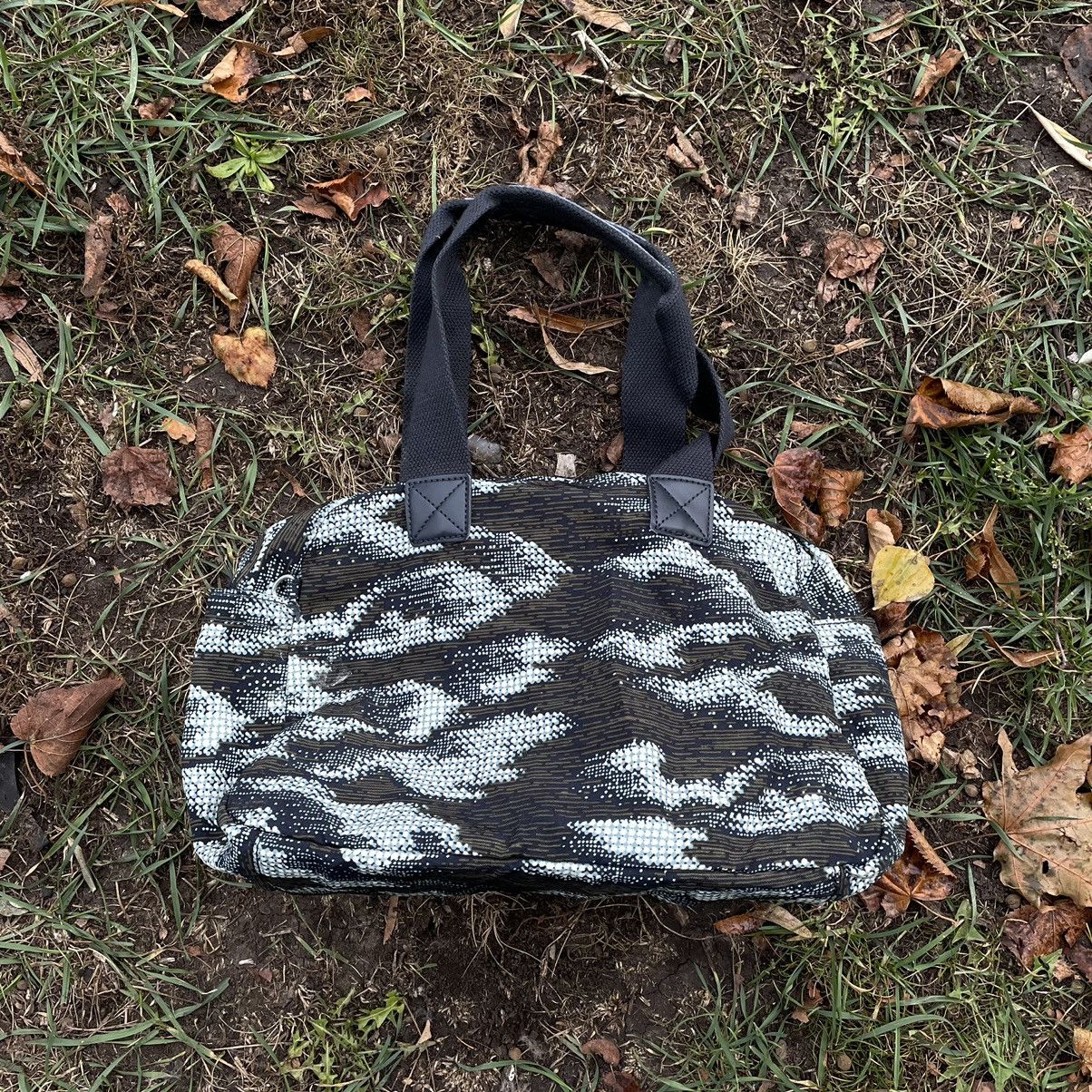 Vintage Vintage Y2K Kipling Knit Tote Bag Black White All Over Print Size ONE SIZE - 1 Thumbnail