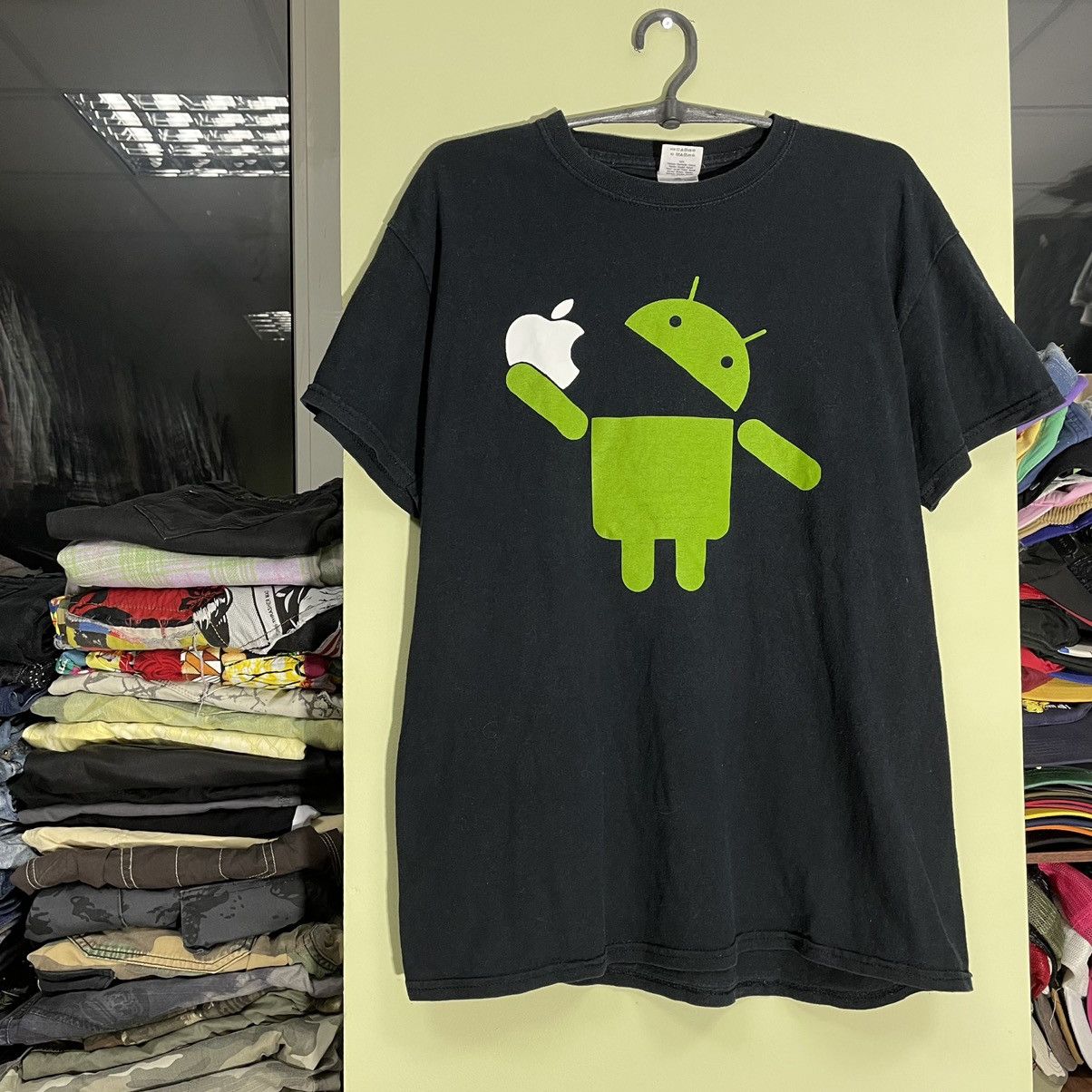 Vintage Vintage 90s Adult “Android > IPhone ” Humor Tee Streetwear Size US L / EU 52-54 / 3 - 4 Thumbnail