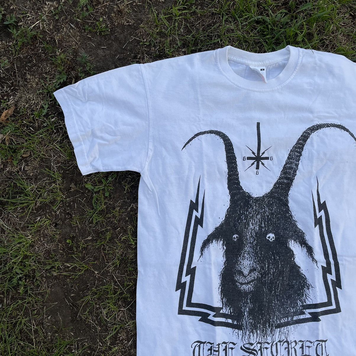 Vintage Vintage Y2K Goth Demon Graphic Tee Dark Streetwear Faded S Size US S / EU 44-46 / 1 - 3 Thumbnail