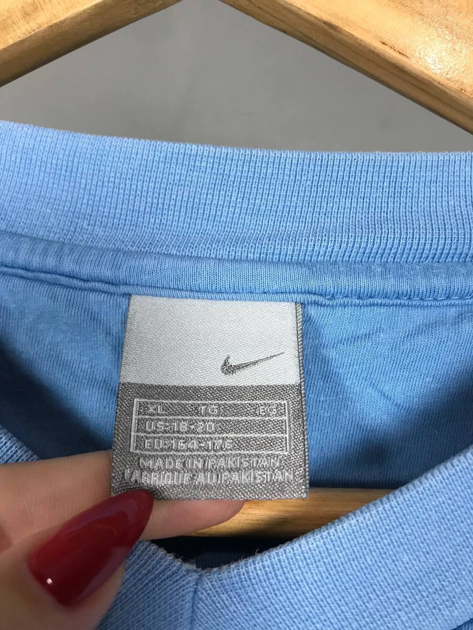 Vintage Nike swoosh streetwear vintage center logo sweatshirt Size US S / EU 44-46 / 1 - 3 Thumbnail