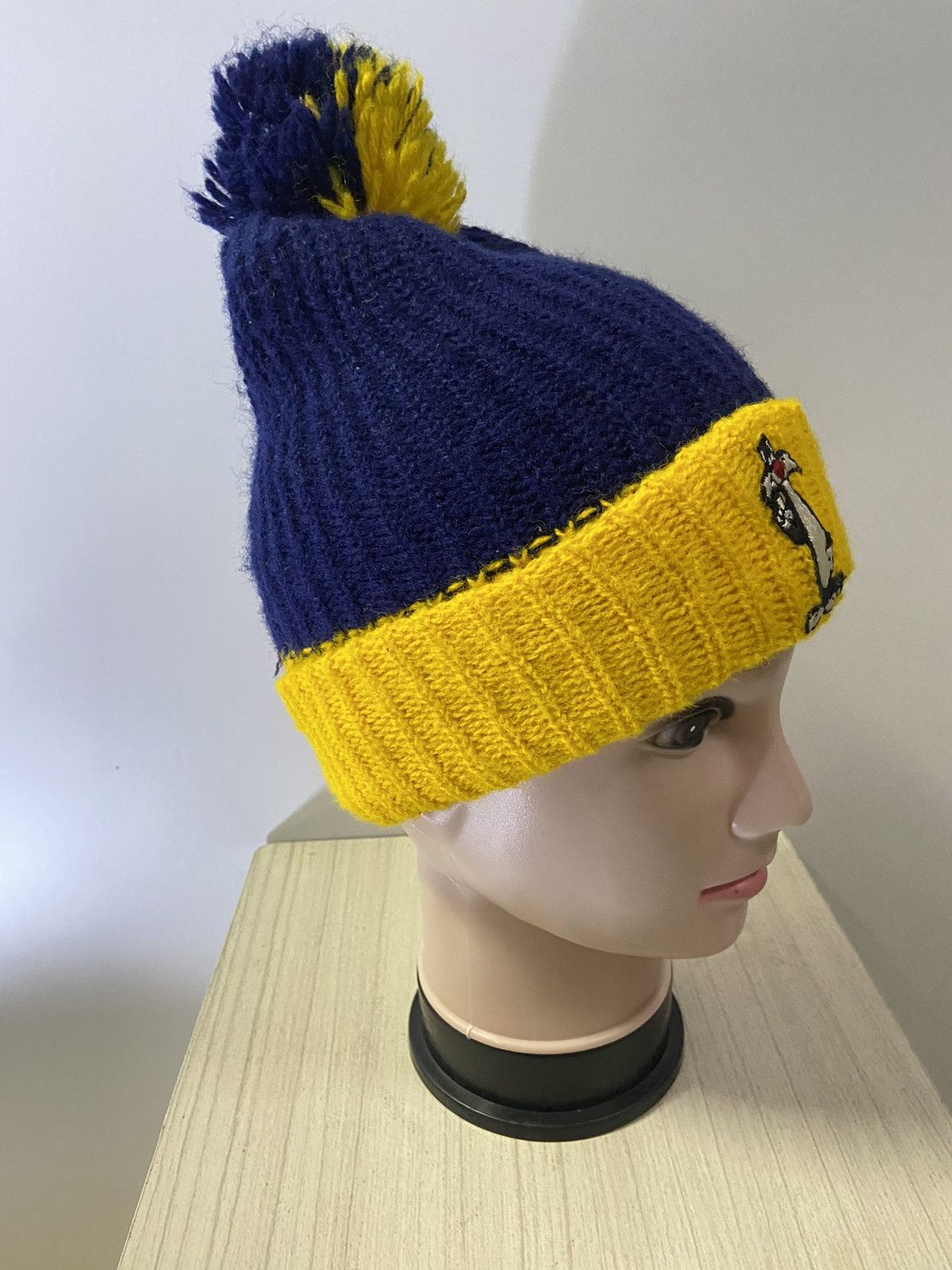 Cartoon Network VINTAGE 1975 WARNER BROS PUSSYCAT BEANIE POM POM WINTER Size ONE SIZE - 3 Thumbnail