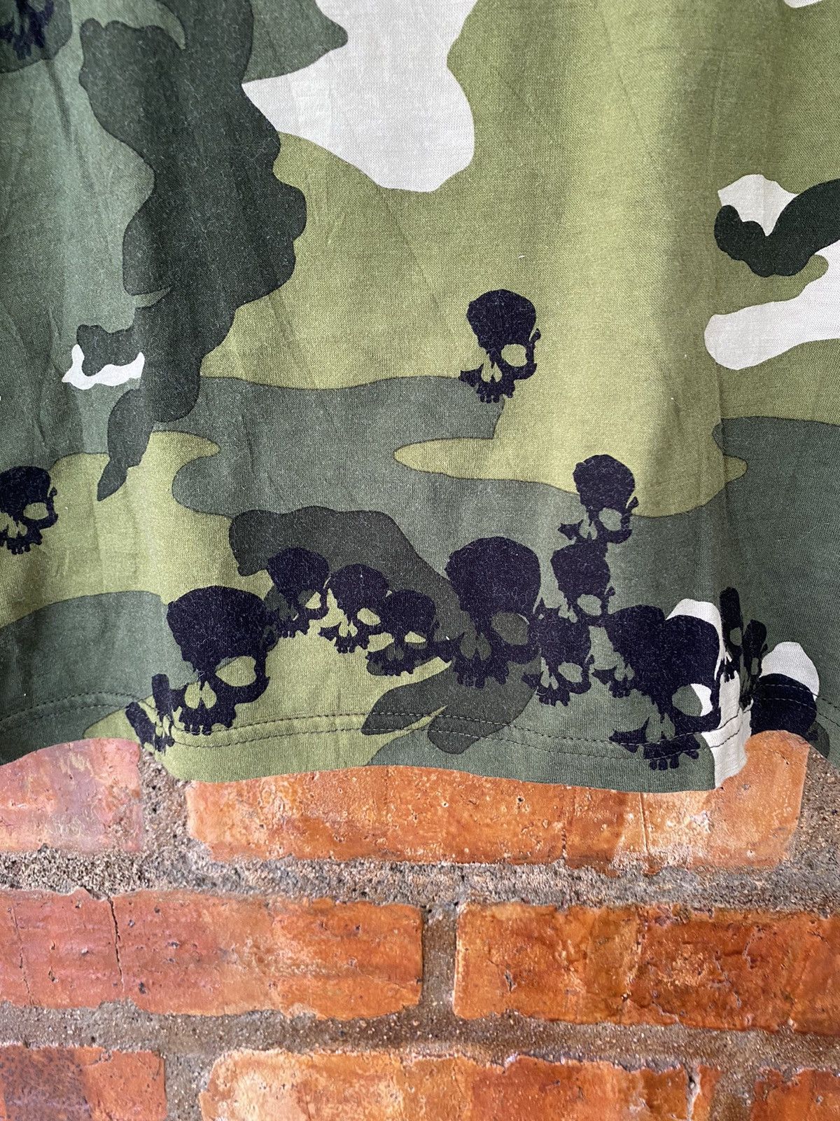 Isamu Katayama Backlash Stud Muffin Japan Skull and camo tee Size US M / EU 48-50 / 2 - 8 Thumbnail