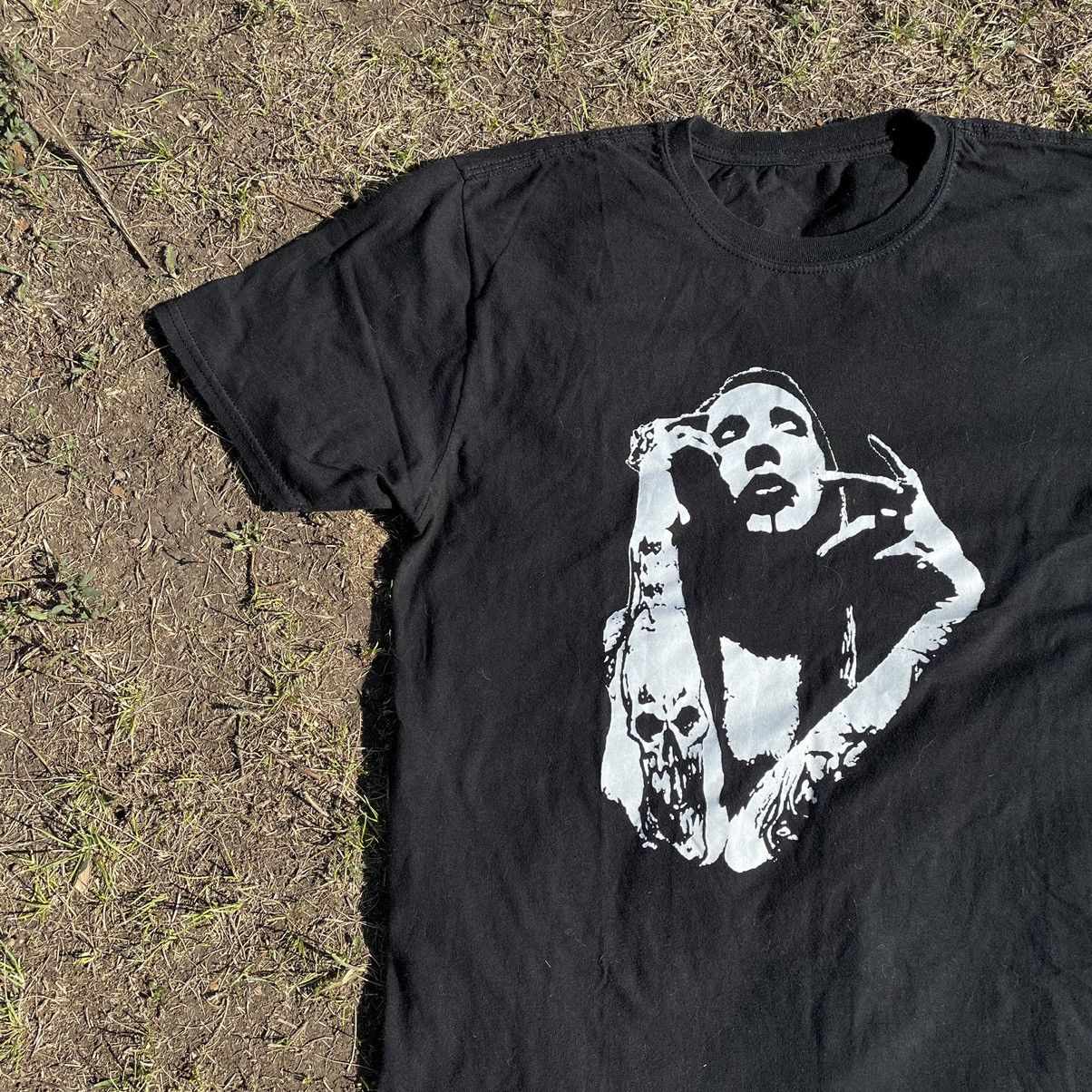 Vintage Vintage Y2K Marilyn Manson Graphic Tee Black Band Goth M Size US M / EU 48-50 / 2 - 3 Thumbnail