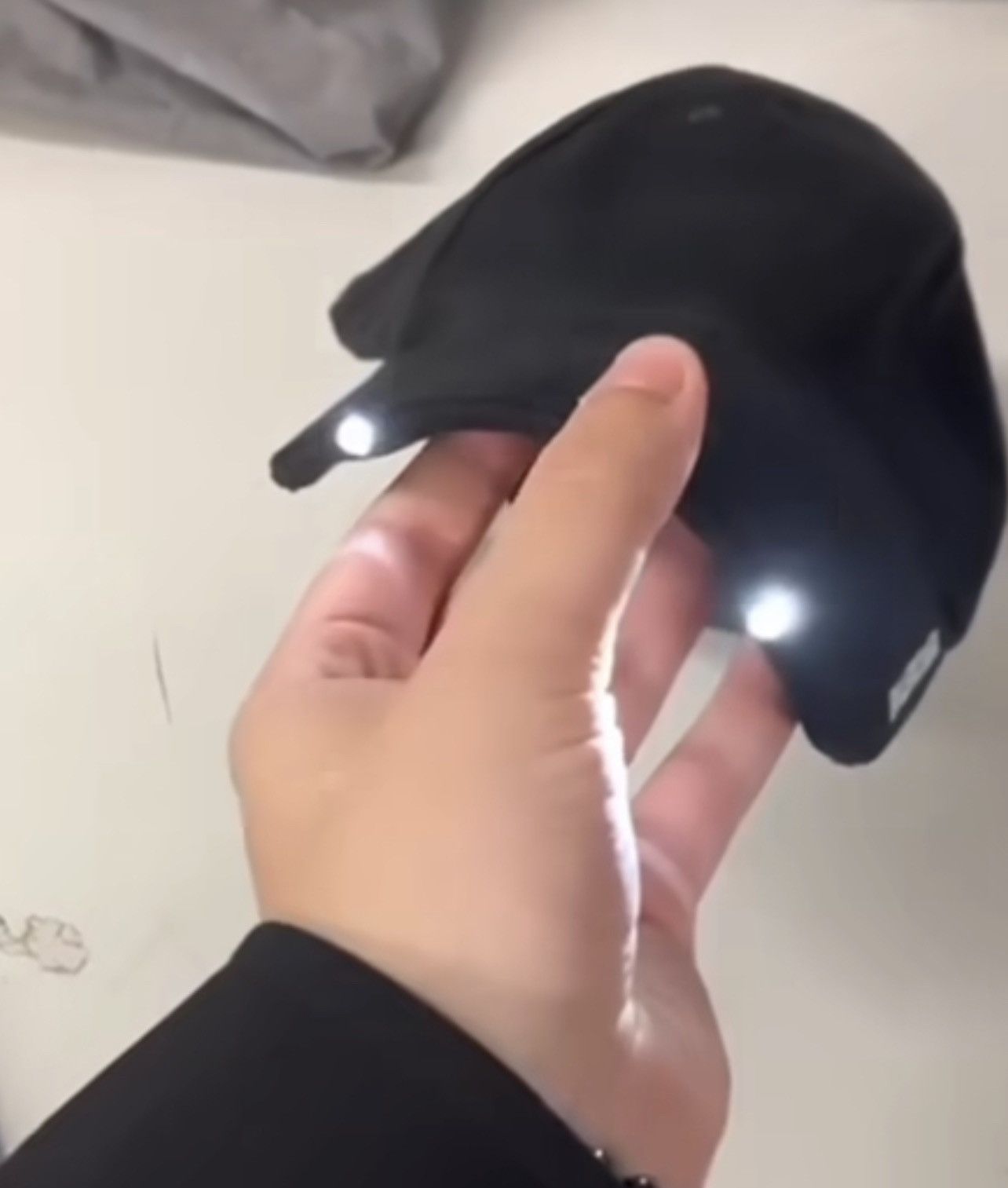 Balenciaga 🔥HOT🔥Balenciaga LED Cap Size ONE SIZE - 2 Thumbnail