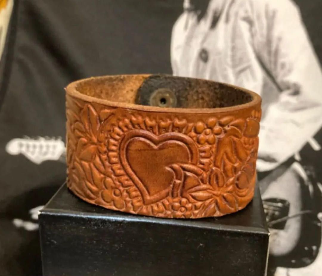 Number (N)ine Heart Tears Cowhide Leather Bracelet Size ONE SIZE - 1 Thumbnail