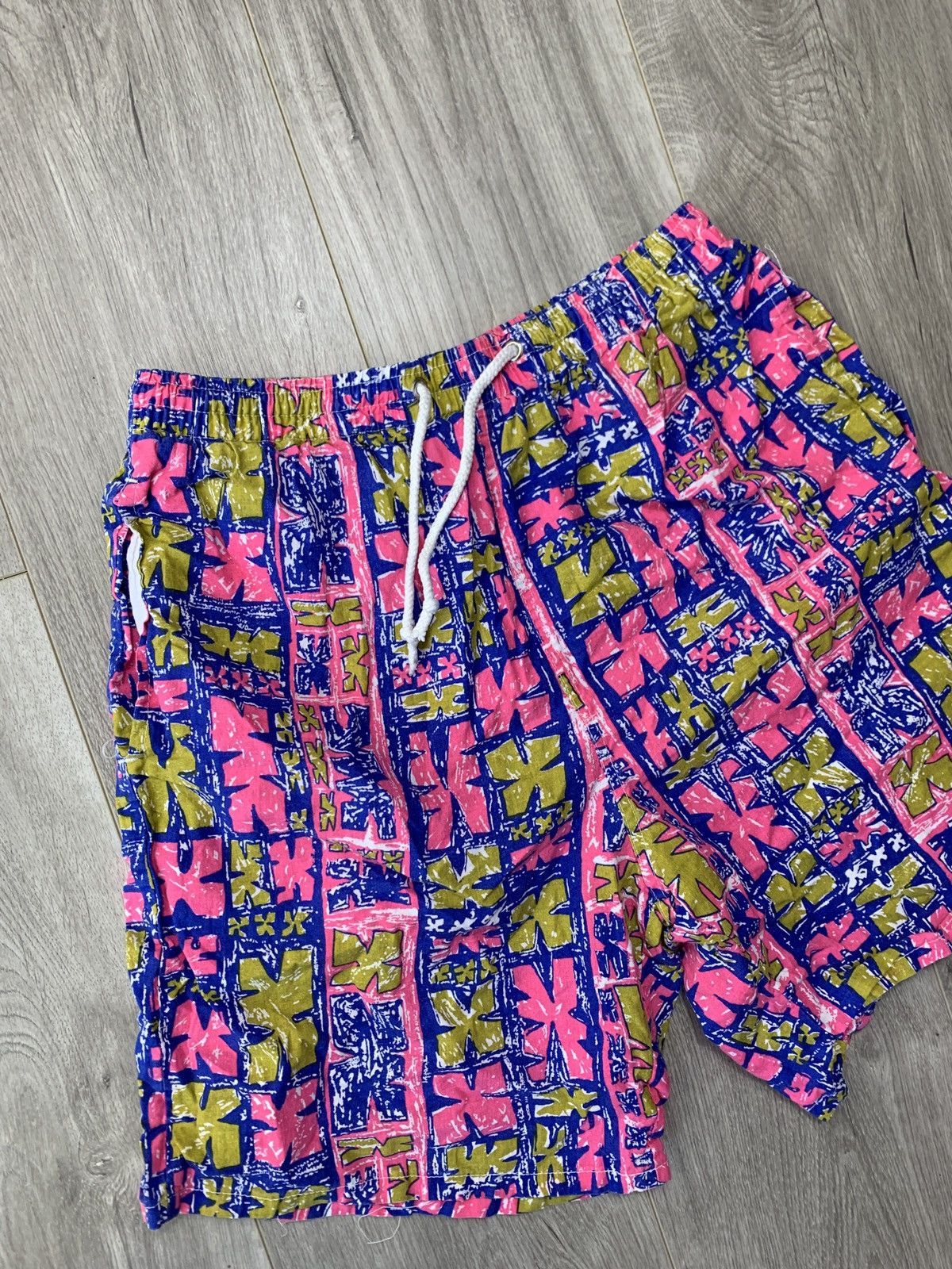 Vintage TRUE vintage 80s /90s made in Canada patterned short shorts Size US 30 / EU 46 - 3 Thumbnail