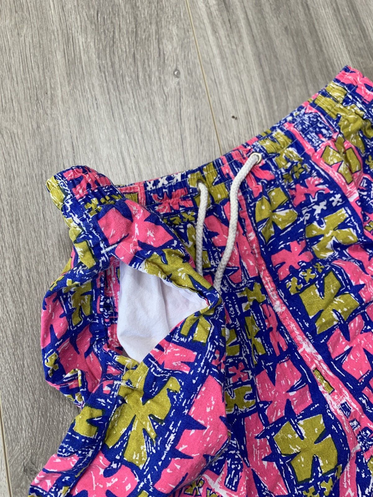 Vintage TRUE vintage 80s /90s made in Canada patterned short shorts Size US 30 / EU 46 - 5 Thumbnail