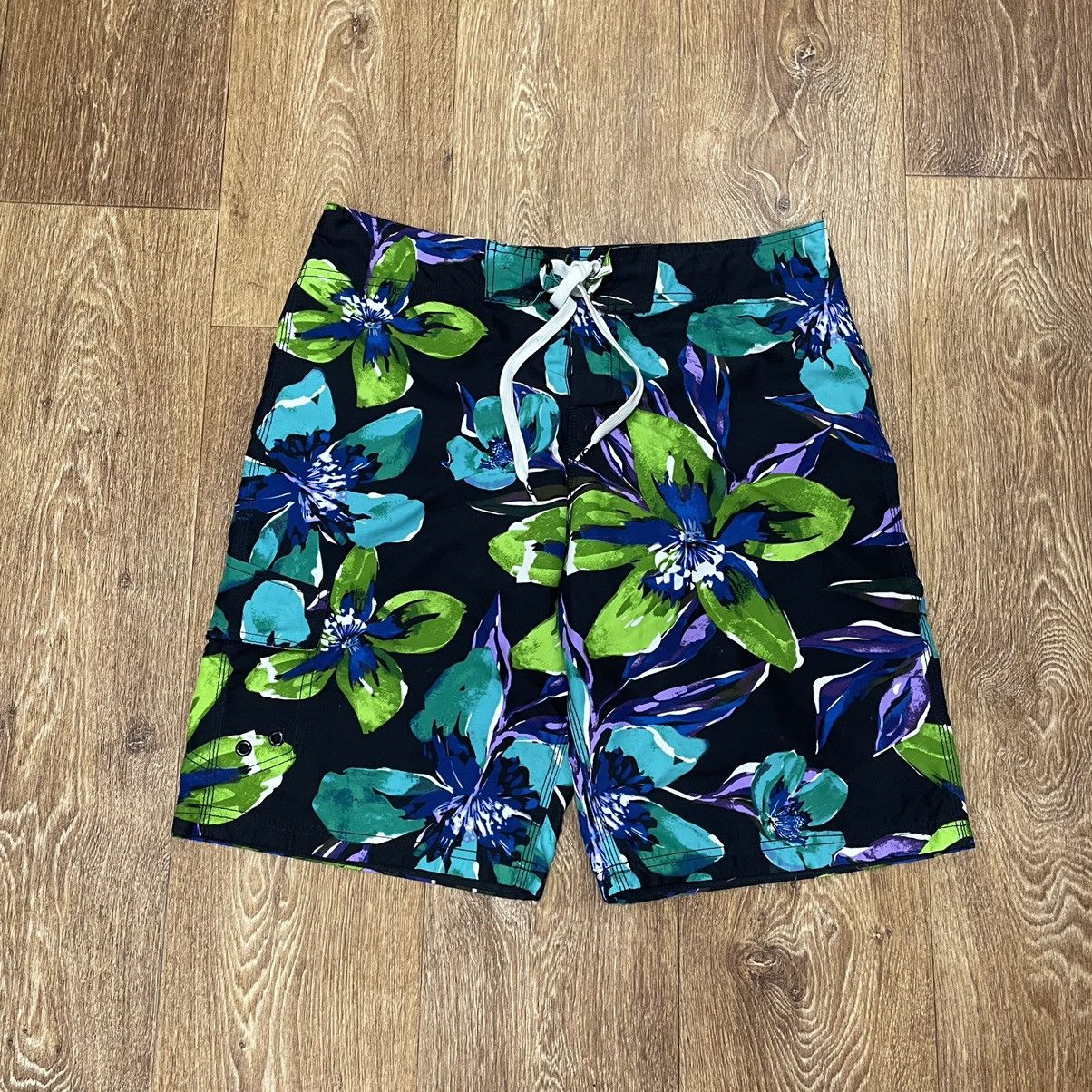 Vintage Vintage 90s Floral All Over Print Shorts Rave Streetwear 34 Size US 34 / EU 50 - 1 Thumbnail