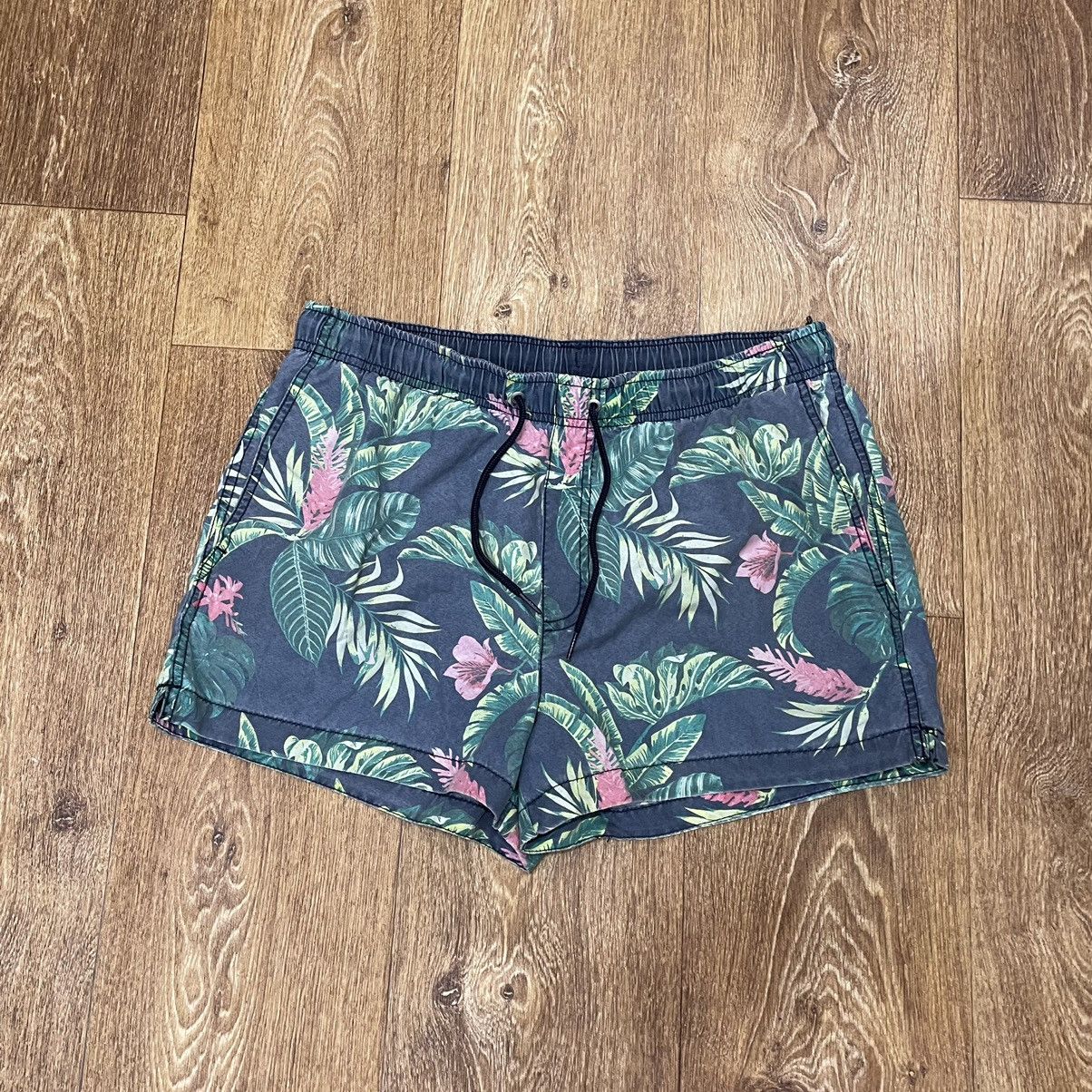 Vintage Vintage 90s Tropical Print Shorts Streetwear Y2K Relaxed 34 Size US 34 / EU 50 - 1 Thumbnail