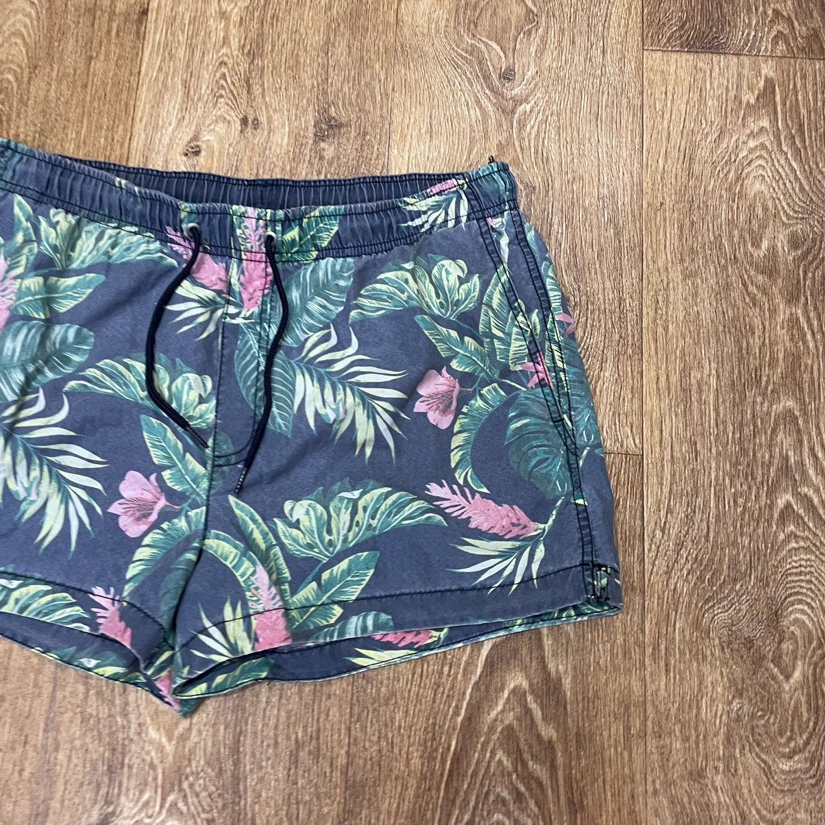 Vintage Vintage 90s Tropical Print Shorts Streetwear Y2K Relaxed 34 Size US 34 / EU 50 - 3 Thumbnail