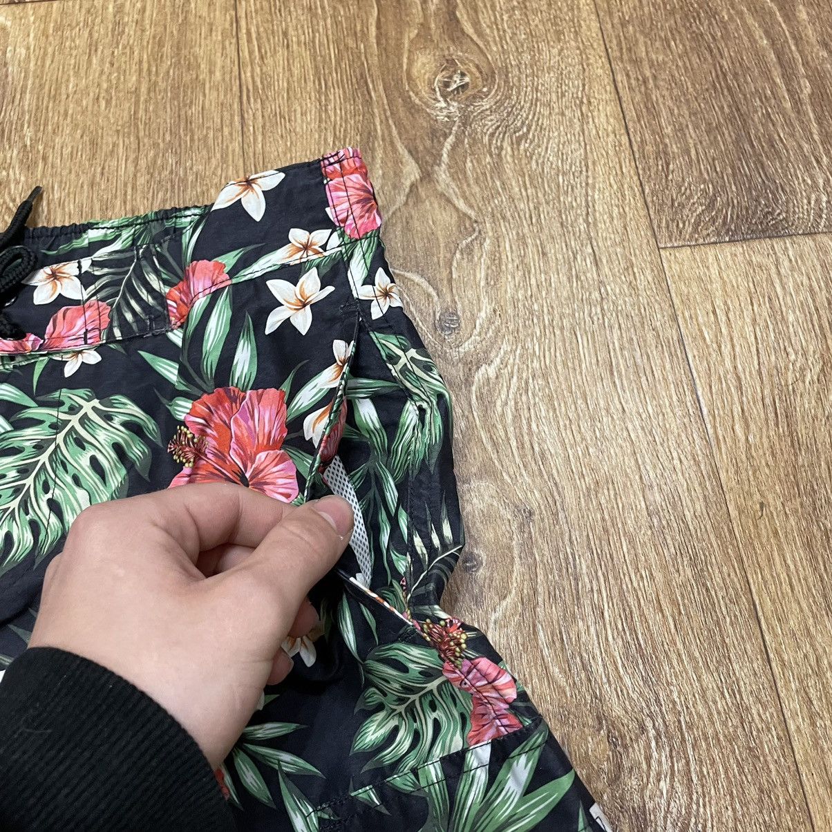 Vintage Vintage 90s Floral All Over Print Shorts Streetwear Slim 33 Size US 33 - 4 Thumbnail