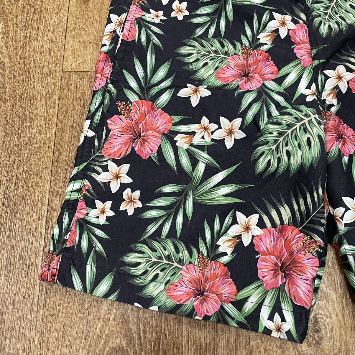 Vintage Vintage 90s Floral All Over Print Shorts Streetwear Slim 33 Size US 33 - 2 Thumbnail