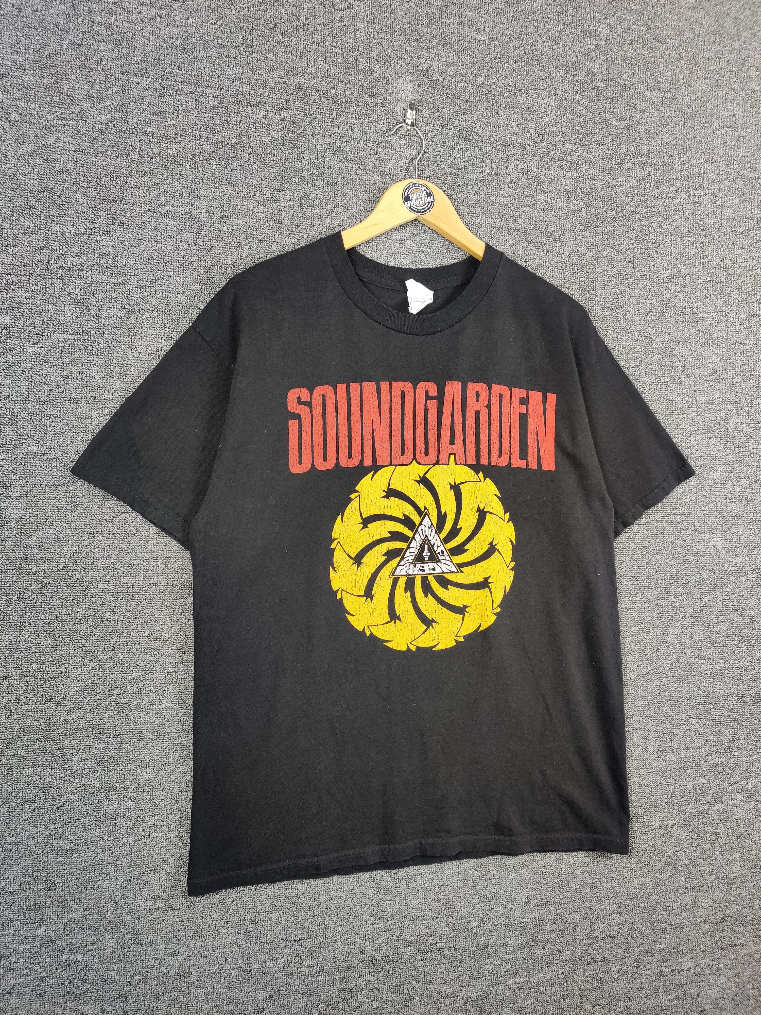 Band Tees Vintage Soundgarden Badmotofinger Band Tour Tee Tshirt Size US L / EU 52-54 / 3 - 6 Thumbnail