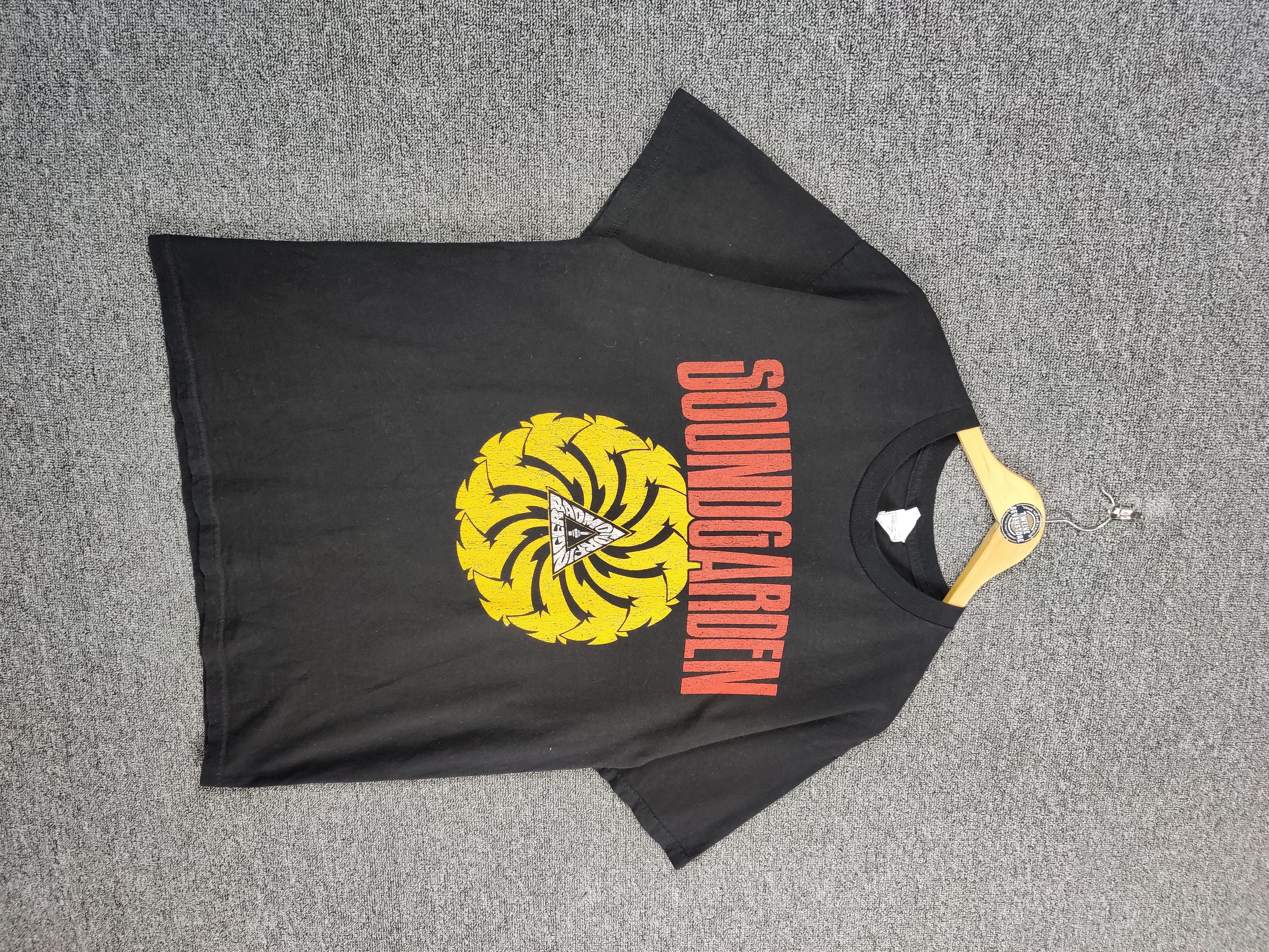 Band Tees Vintage Soundgarden Badmotofinger Band Tour Tee Tshirt Size US L / EU 52-54 / 3 - 6 Thumbnail