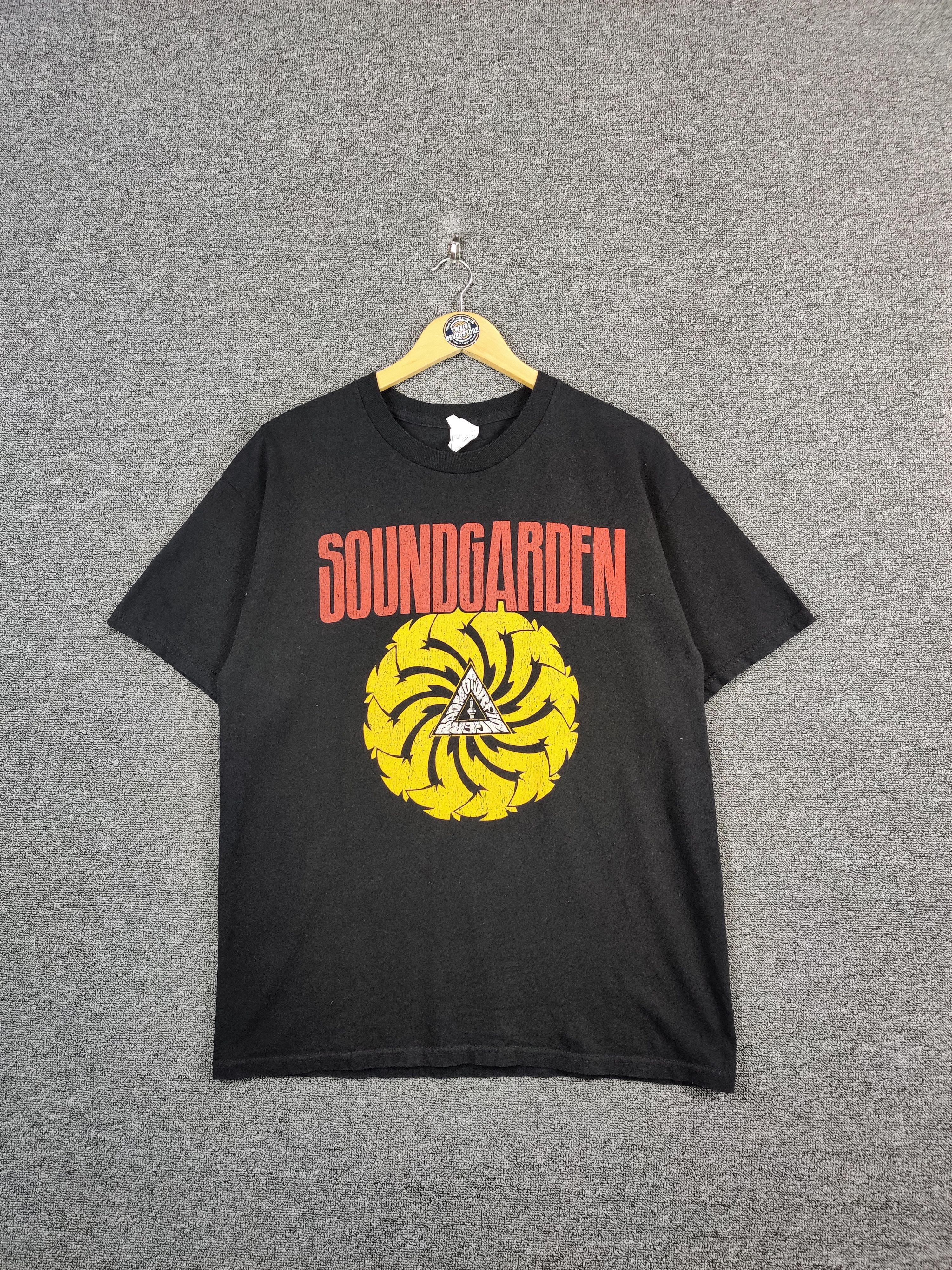 Band Tees Vintage Soundgarden Badmotofinger Band Tour Tee Tshirt Size US L / EU 52-54 / 3 - 1 Thumbnail