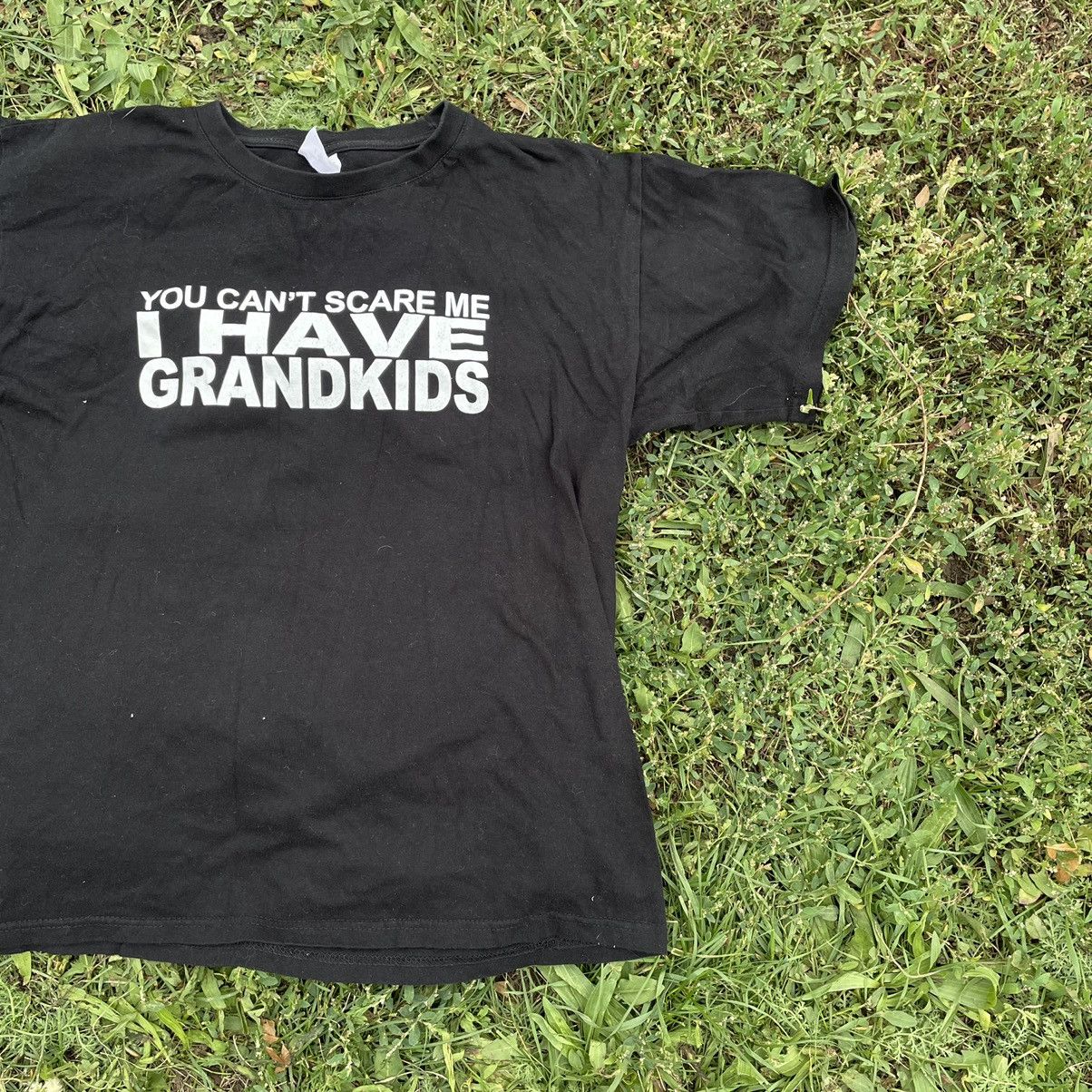 Vintage Vintage Y2K “Don’t Scare Me I Have Grandkids ” Humor Tee Size US S / EU 44-46 / 1 - 3 Thumbnail