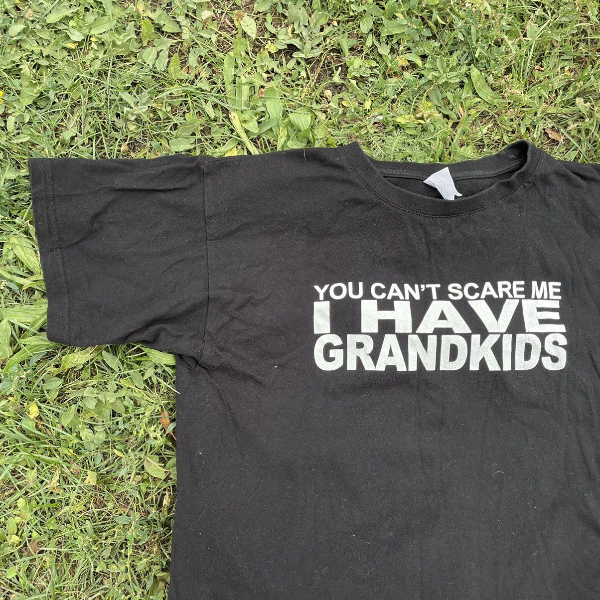 Vintage Vintage Y2K “Don’t Scare Me I Have Grandkids ” Humor Tee Size US S / EU 44-46 / 1 - 4 Thumbnail
