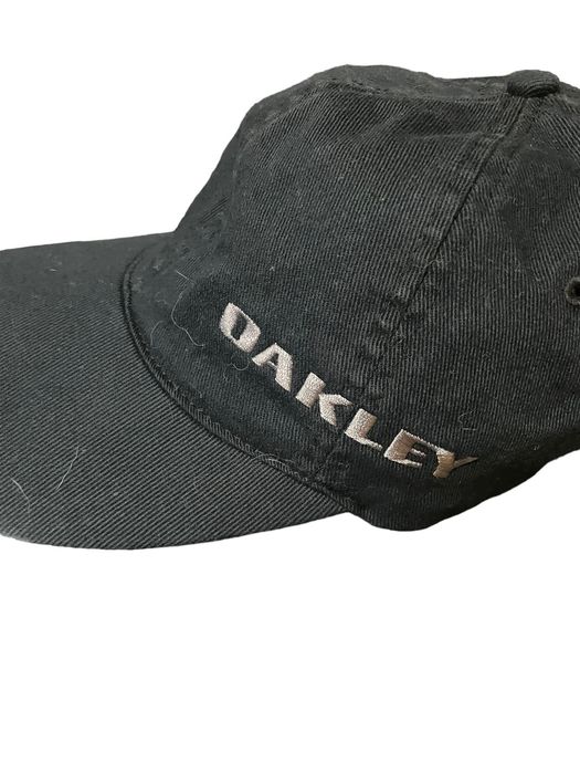 Vintage Oakley Y2K Black Fitted Cap/Hat | Grailed