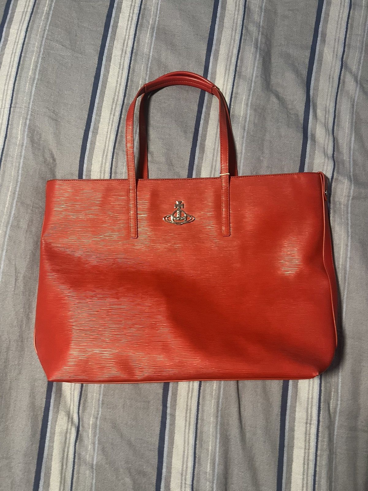 image of Vivienne Westwood Vivenne Westwood Polly String Tote in Red, Women's
