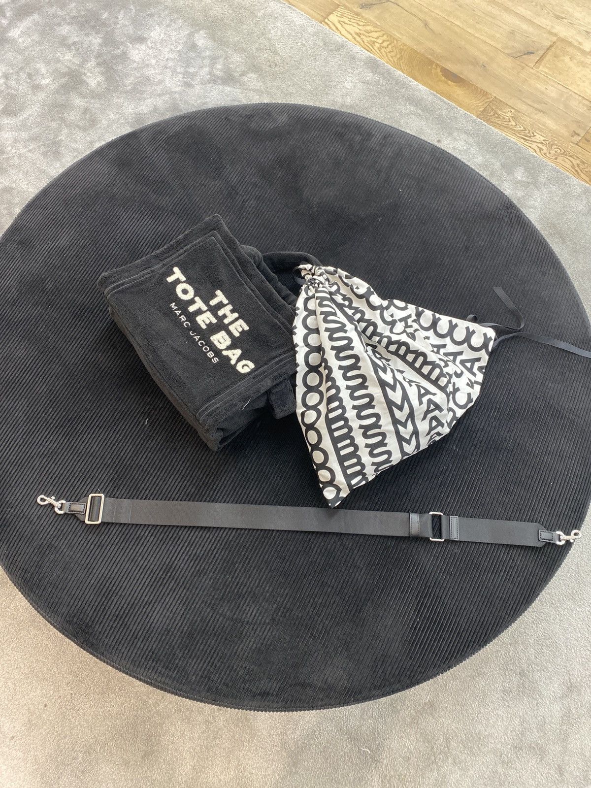 Marc Jacobs 🔥🔥GONE IN 24 HRS🔥🔥 Terry Tote Marc Jacobs BRAND NEW Size ONE SIZE - 3 Thumbnail