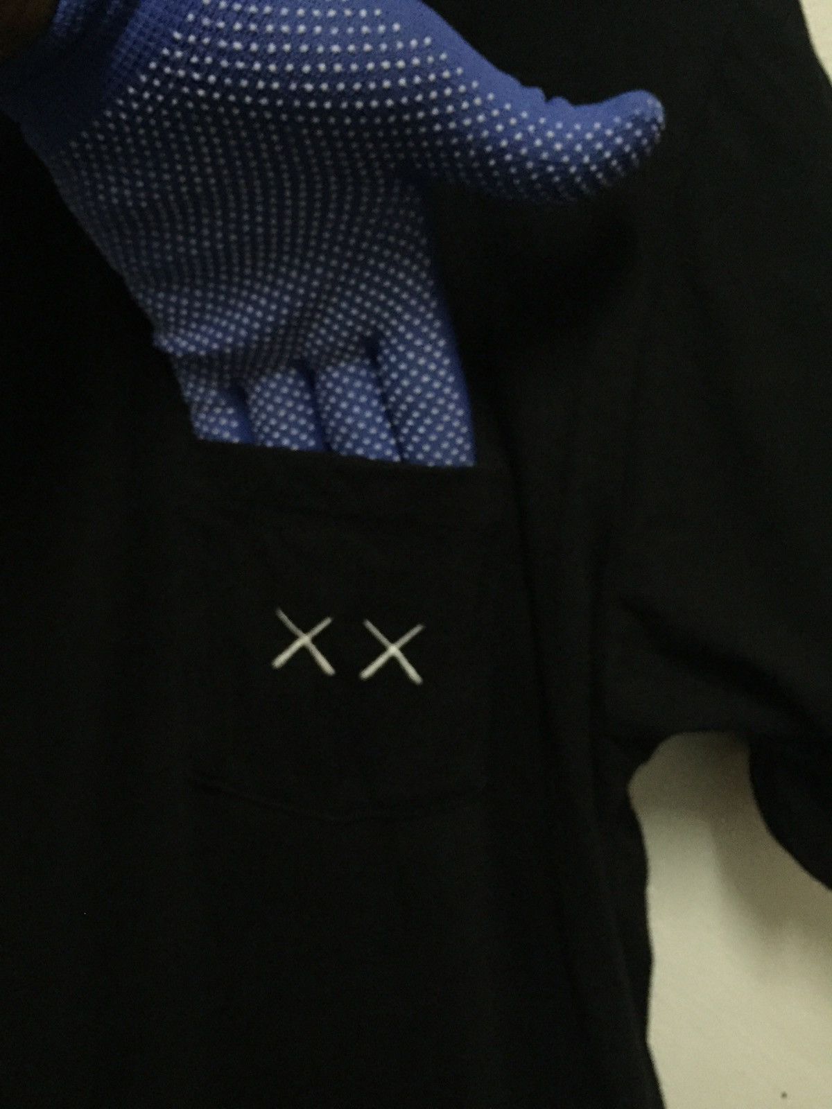 Kaws × Uniqlo Uniqlo x Kaws x Sesame Street Tshirt Singel Pocket Design Size US L / EU 52-54 / 3 - 4 Thumbnail