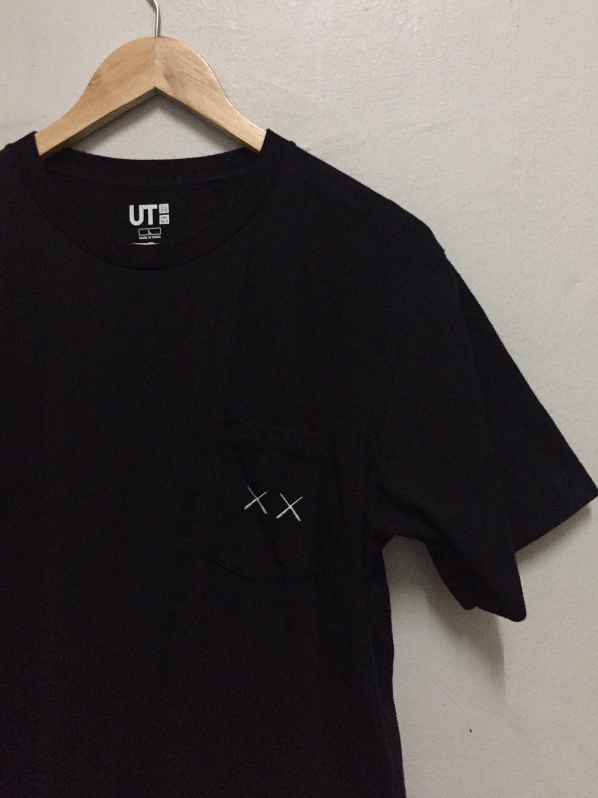 Kaws × Uniqlo Uniqlo x Kaws x Sesame Street Tshirt Singel Pocket Design Size US L / EU 52-54 / 3 - 2 Thumbnail