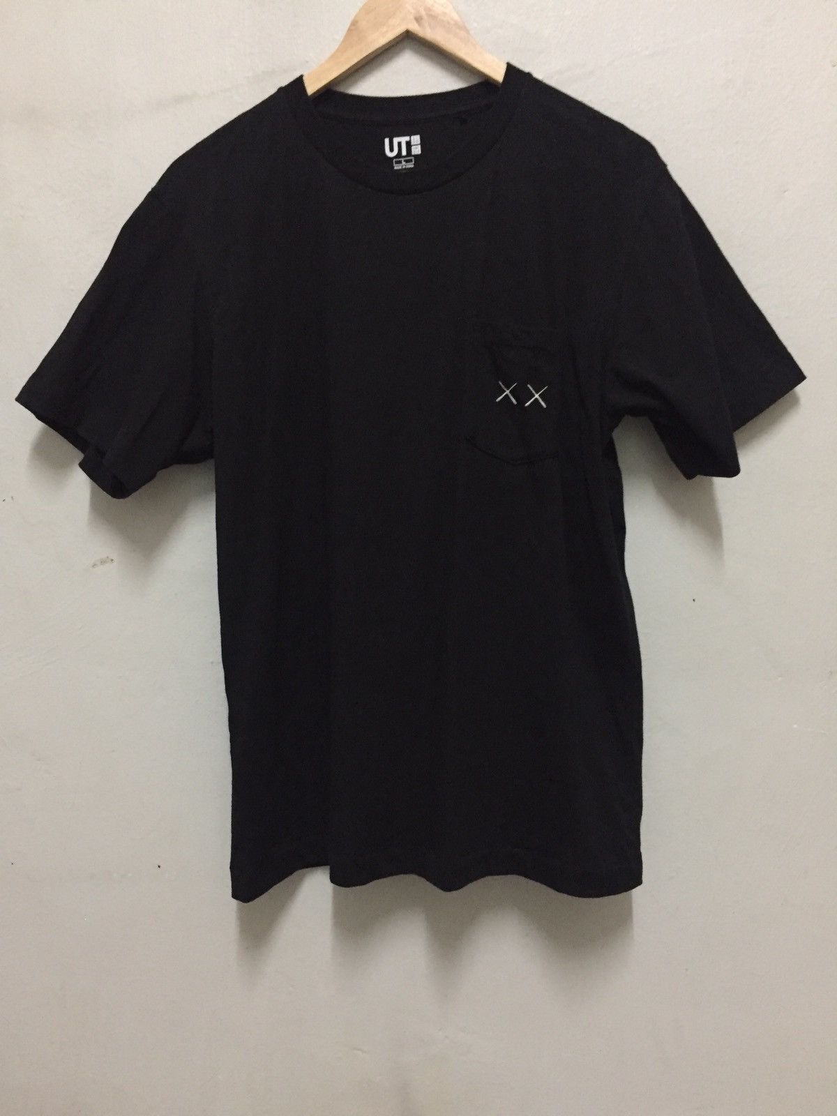 Kaws × Uniqlo Uniqlo x Kaws x Sesame Street Tshirt Singel Pocket Design Size US L / EU 52-54 / 3 - 1 Thumbnail
