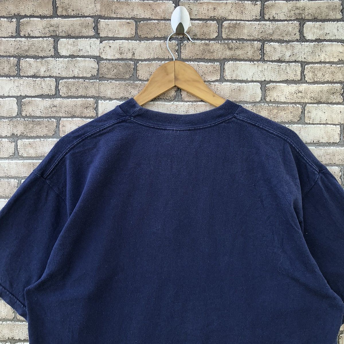 Nike Vintage 90 Nike Small Centre Logo Swoosh Tshirt Size US L / EU 52-54 / 3 - 7 Thumbnail