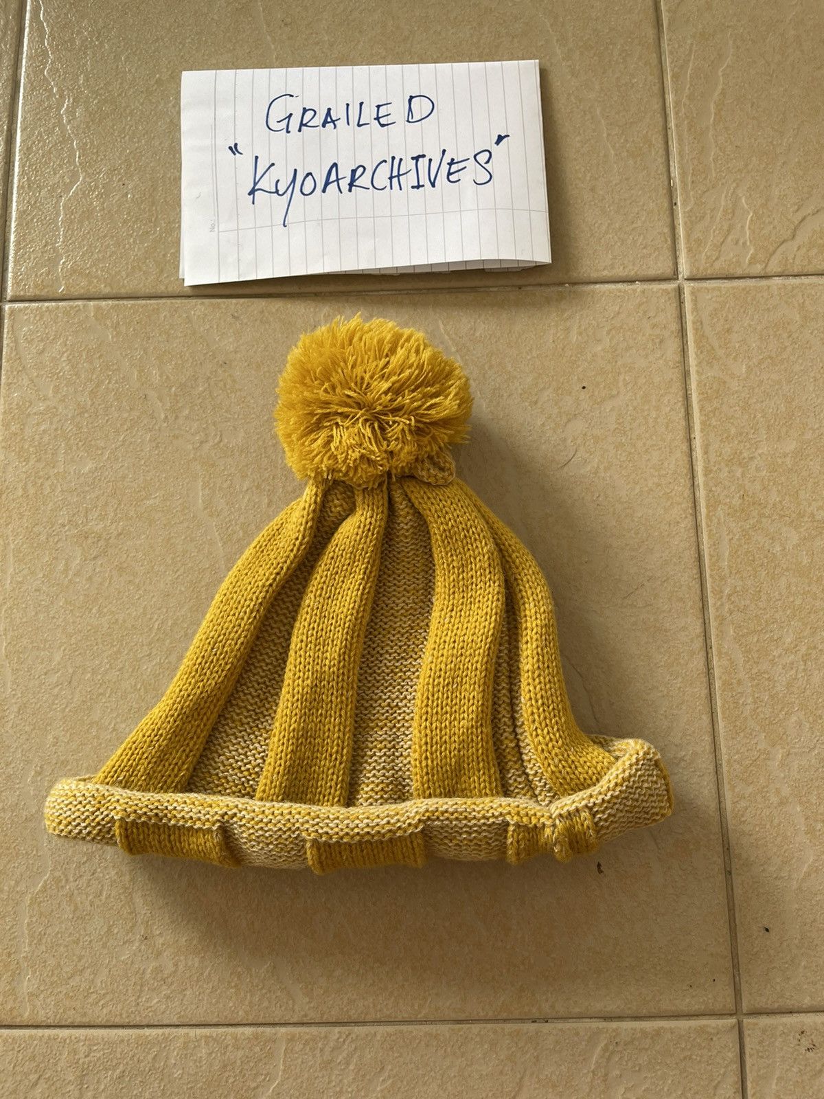 KNIT YELLOW BEANIE